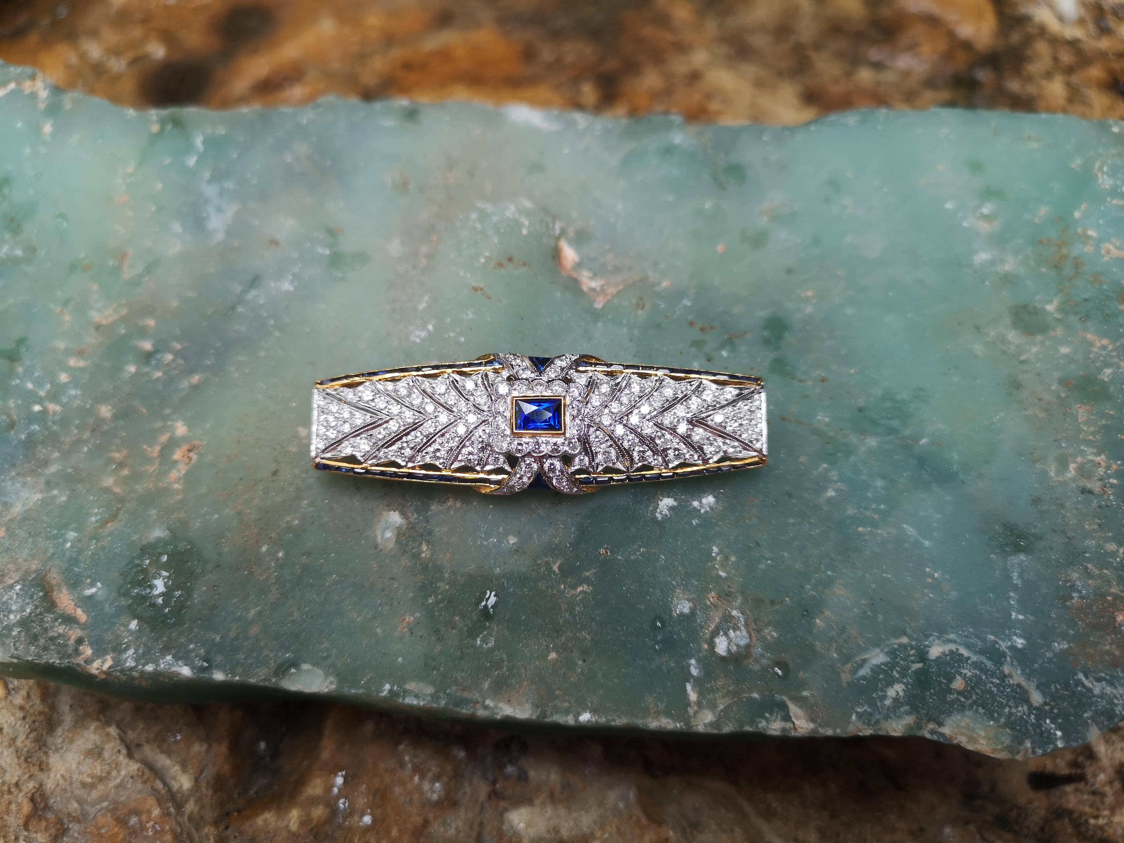 Blue Sapphire with Diamond Brooch Set in 18 Karat Gold Settings In New Condition For Sale In Bangkok, TH