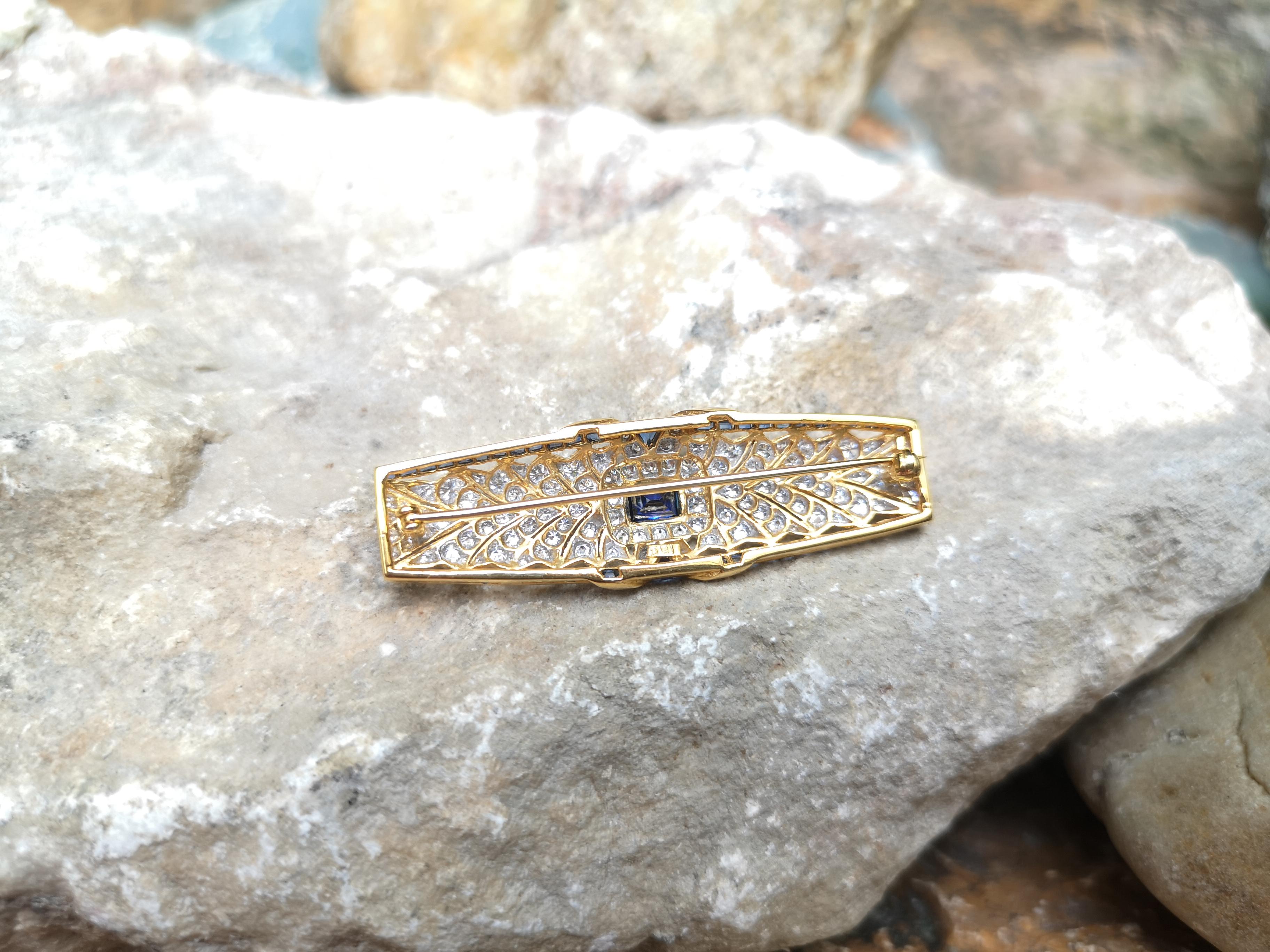 Blauer blauer Saphir mit Diamant-Brosche in 18 Karat Goldfassung im Angebot 1