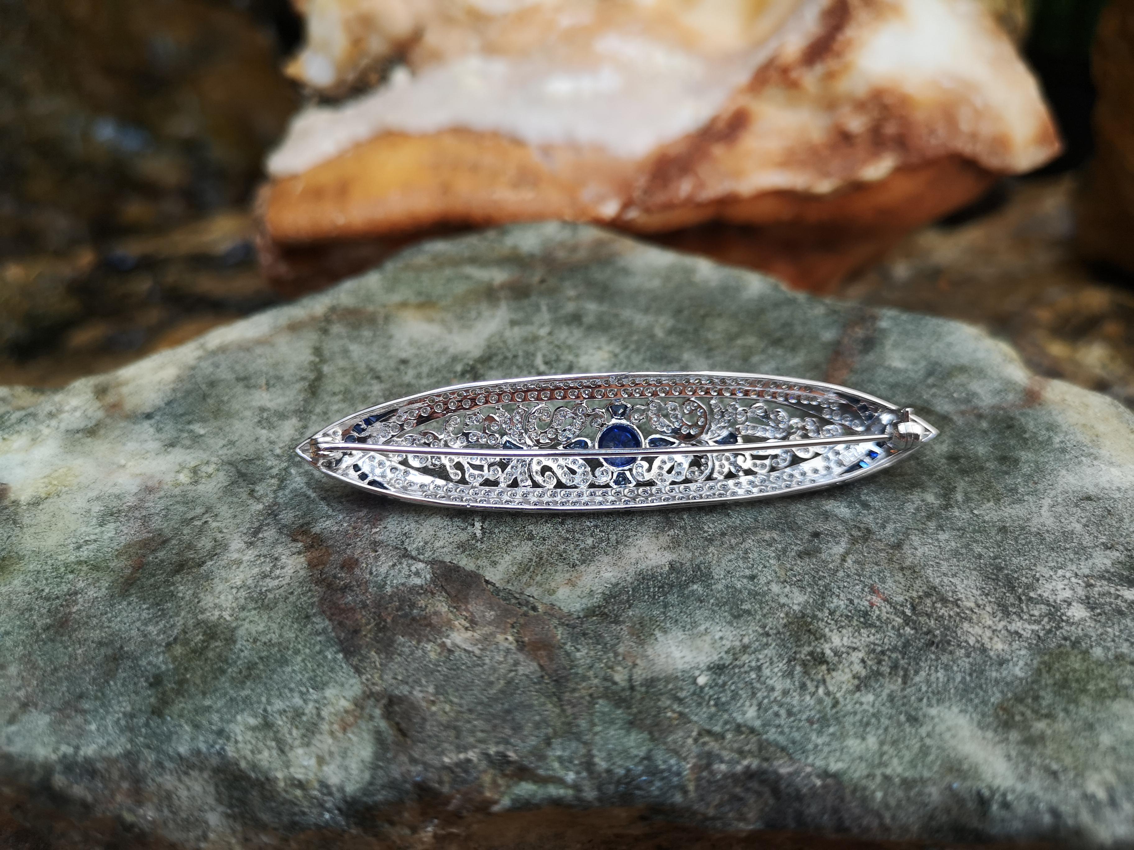 Blue Sapphire with Diamond Brooch Set in 18 Karat White Gold Settings For Sale 1