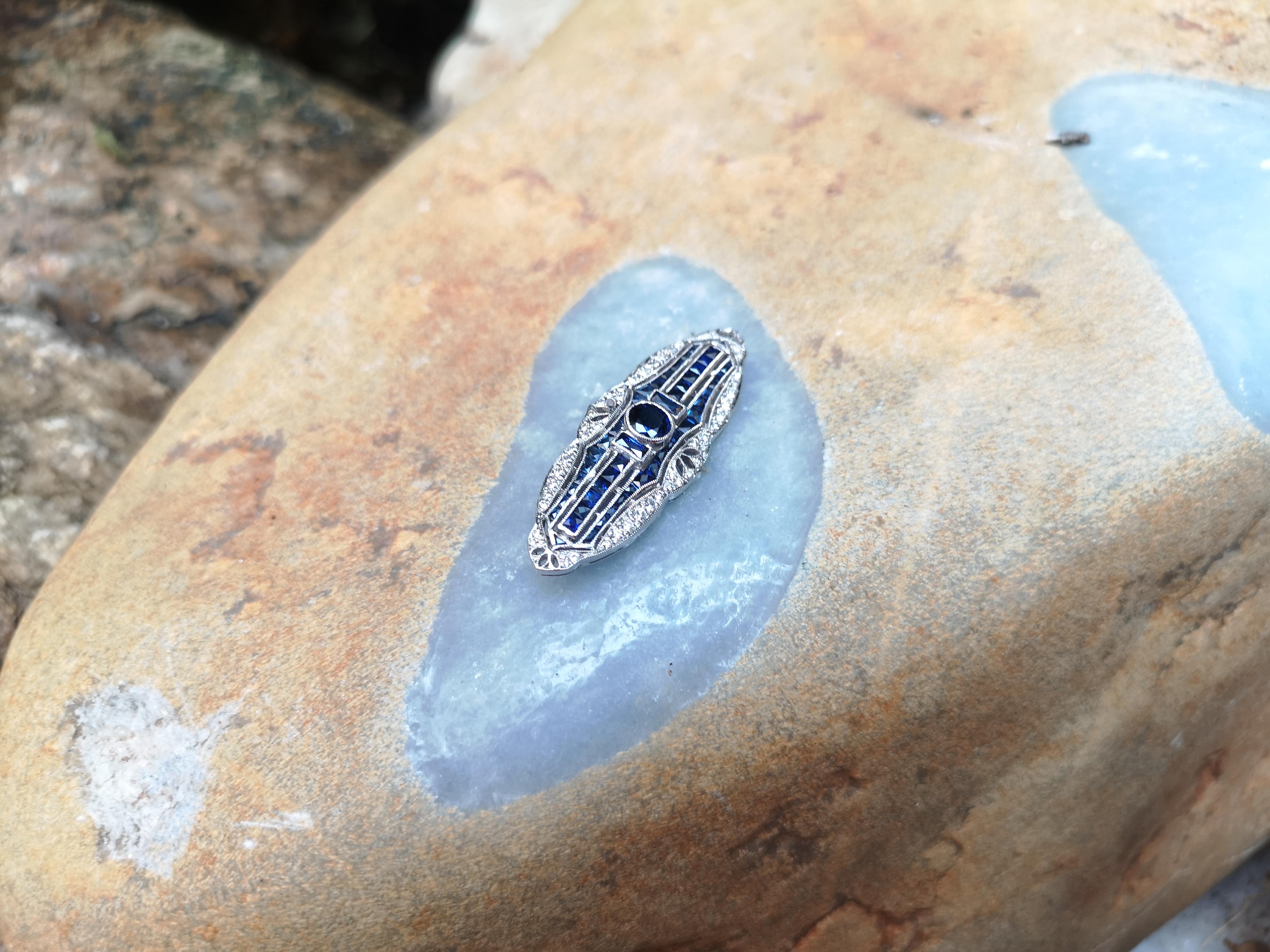 Blauer blauer Saphir mit Diamant Brosche in 18 Karat Weißgold-Fassung für Damen oder Herren im Angebot