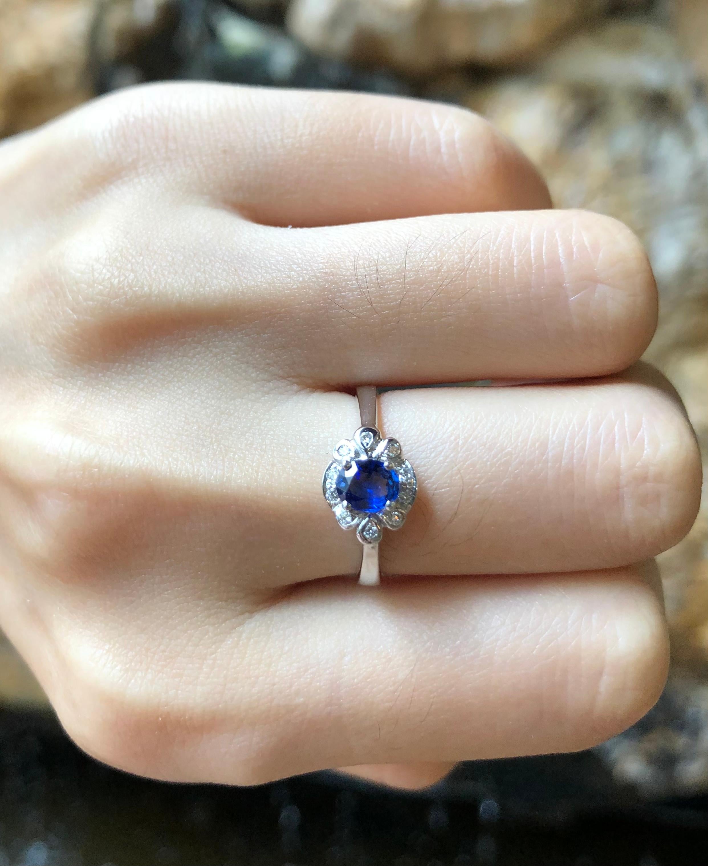 Blue Sapphire with Diamond Carat Ring Set in 18 Karat White Gold Settings In New Condition For Sale In Bangkok, TH