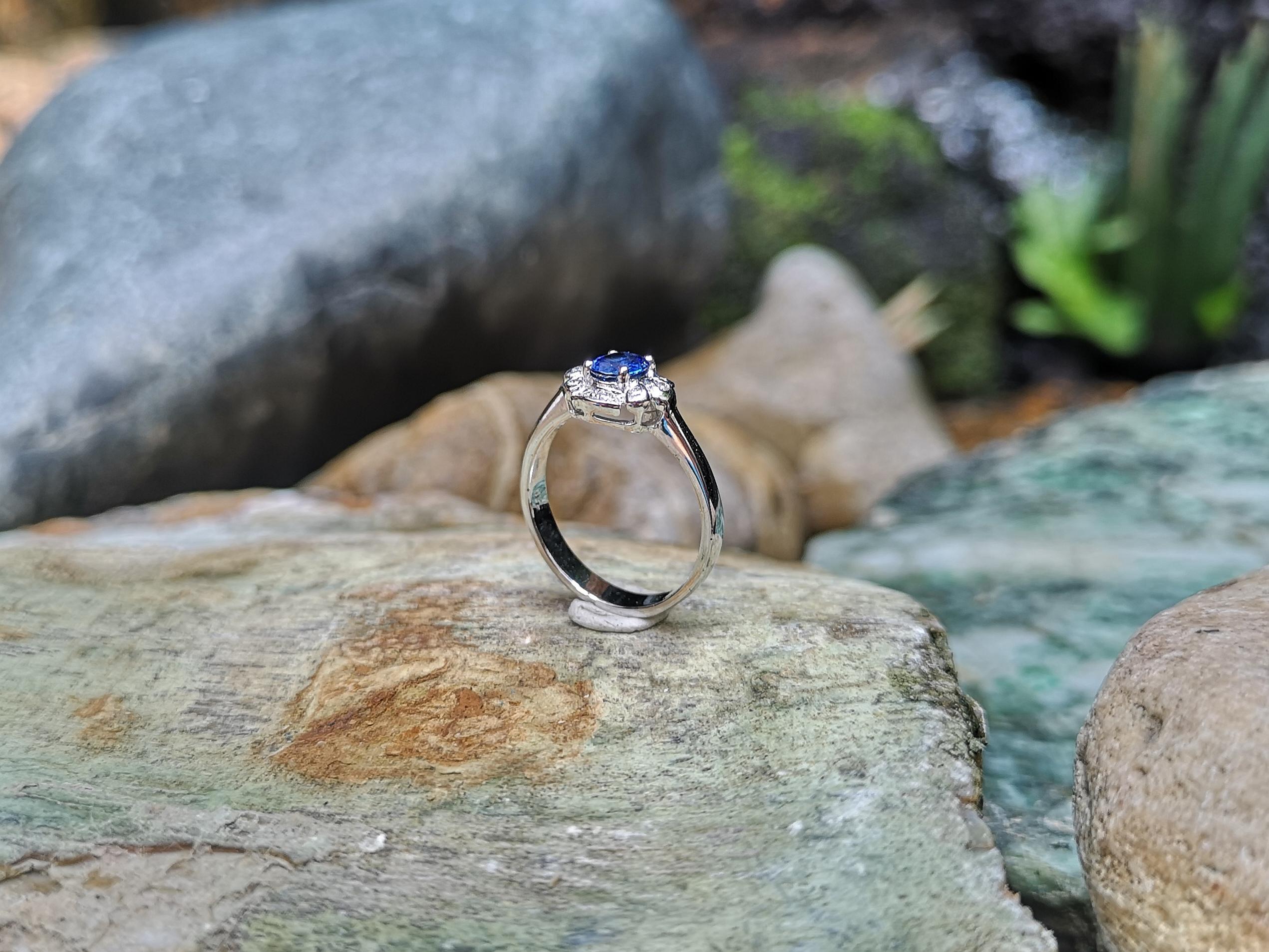 Blue Sapphire with Diamond Carat Ring Set in 18 Karat White Gold Settings For Sale 2