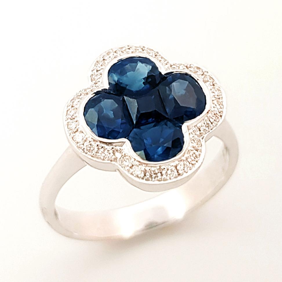 Blue Sapphire with Diamond Clover Ring set in 18K White Gold Settings For Sale 9