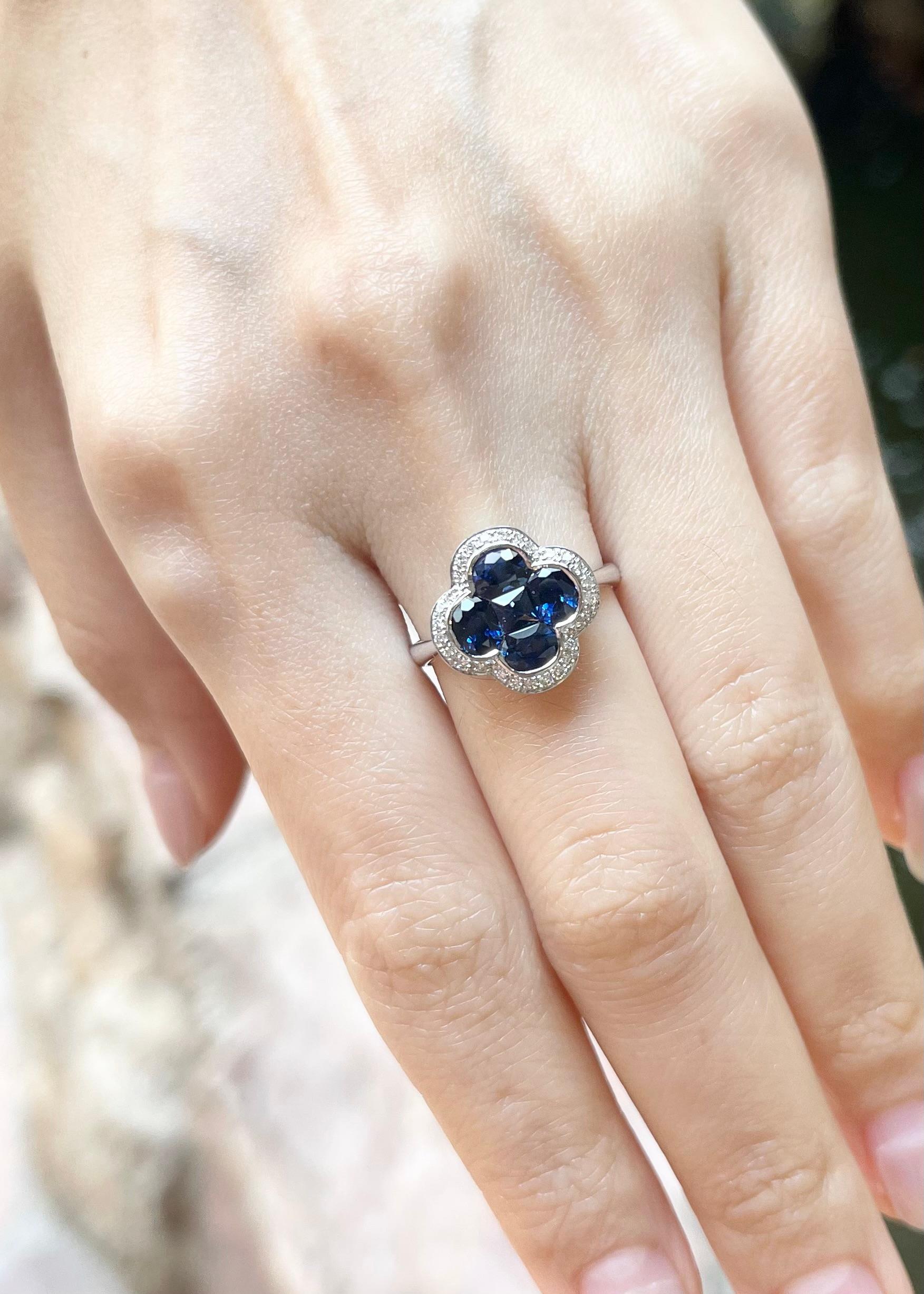 Mixed Cut Blue Sapphire with Diamond Clover Ring set in 18K White Gold Settings For Sale