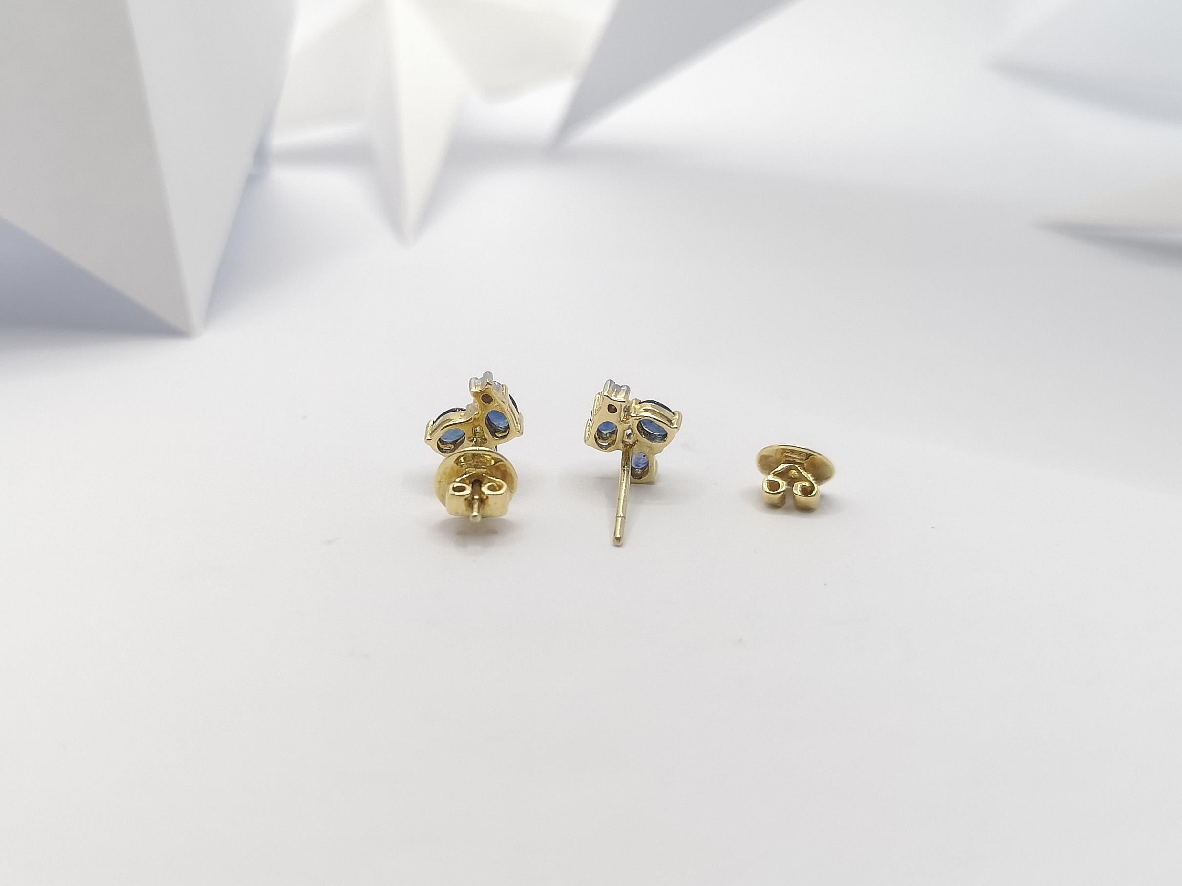 Taille ovale Saphir bleu  Boucles d'oreilles en or 14 carats avec diamants en vente