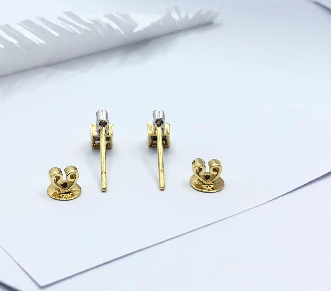 Orecchini con zaffiro blu e diamante con montatura in oro 18 carati In condizioni Nuovo in vendita a Bangkok, TH