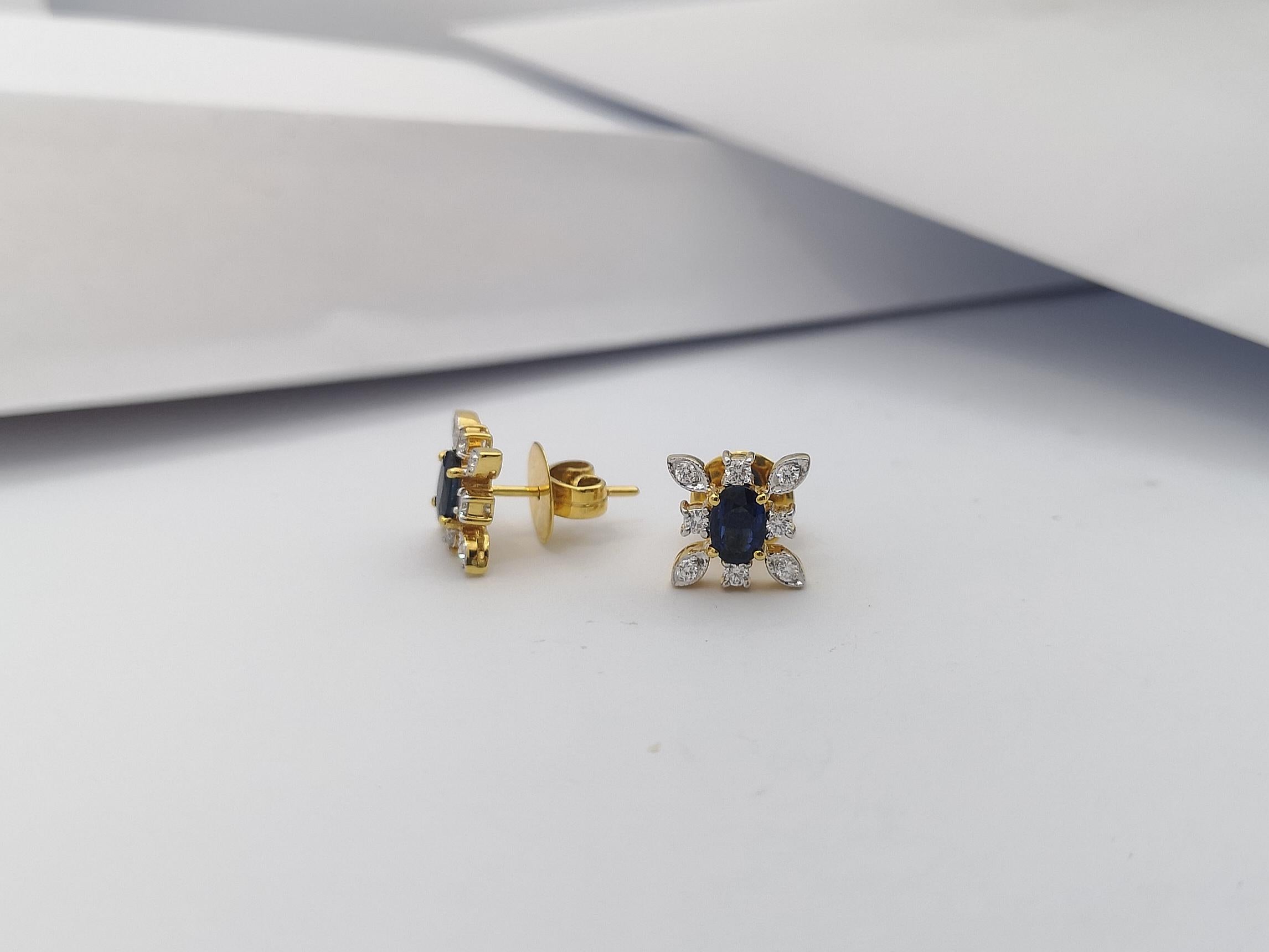 Blue Sapphire with Diamond Earrings set in 18 Karat Gold Settings In New Condition For Sale In Bangkok, TH