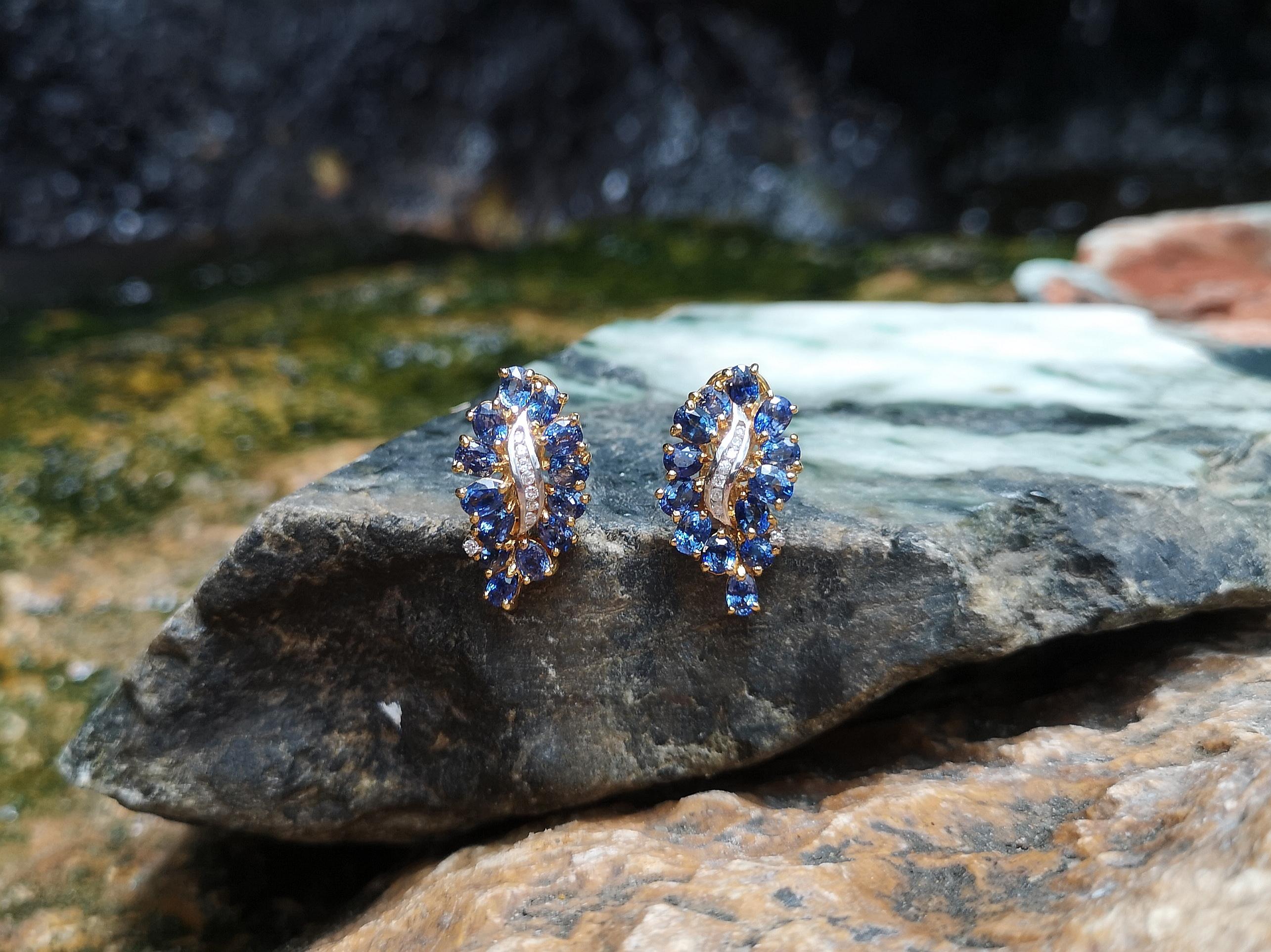 Blauer Saphir mit Diamant-Ohrringen in 18 Karat Goldfassung im Angebot 1