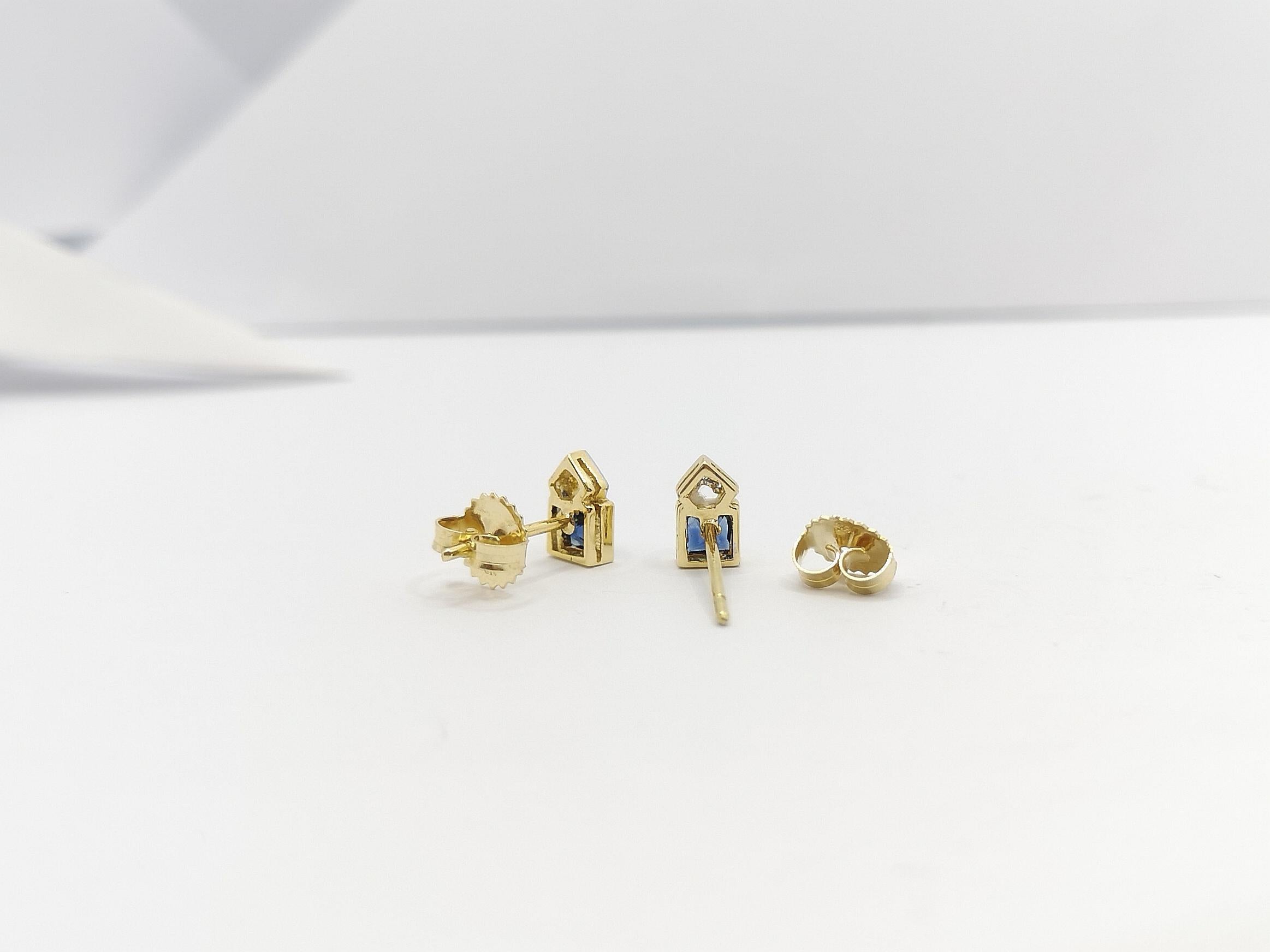 Orecchini con zaffiro blu e diamante con montatura in oro 18 carati in vendita 1