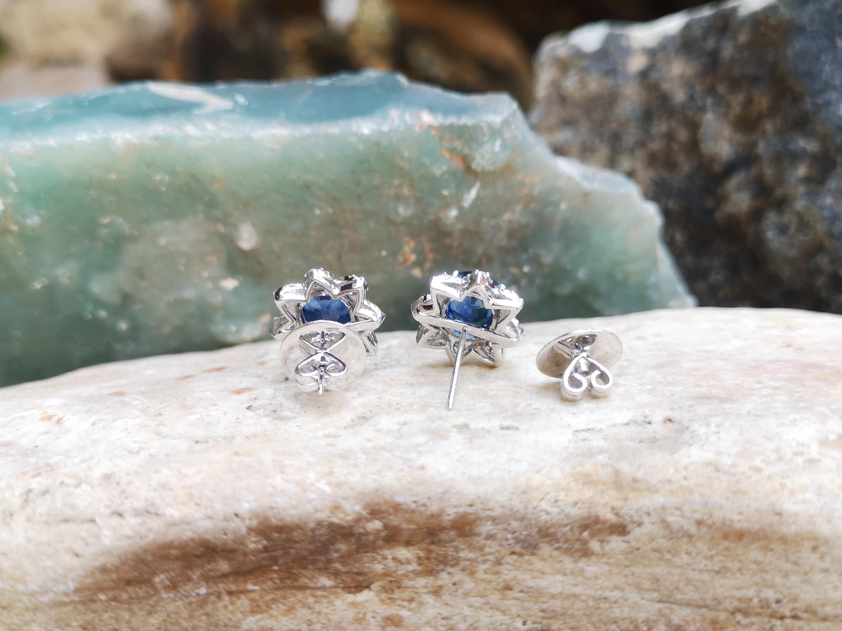 Blue Sapphire with Diamond Earrings Set in 18 Karat White Gold Settings In New Condition For Sale In Bangkok, TH