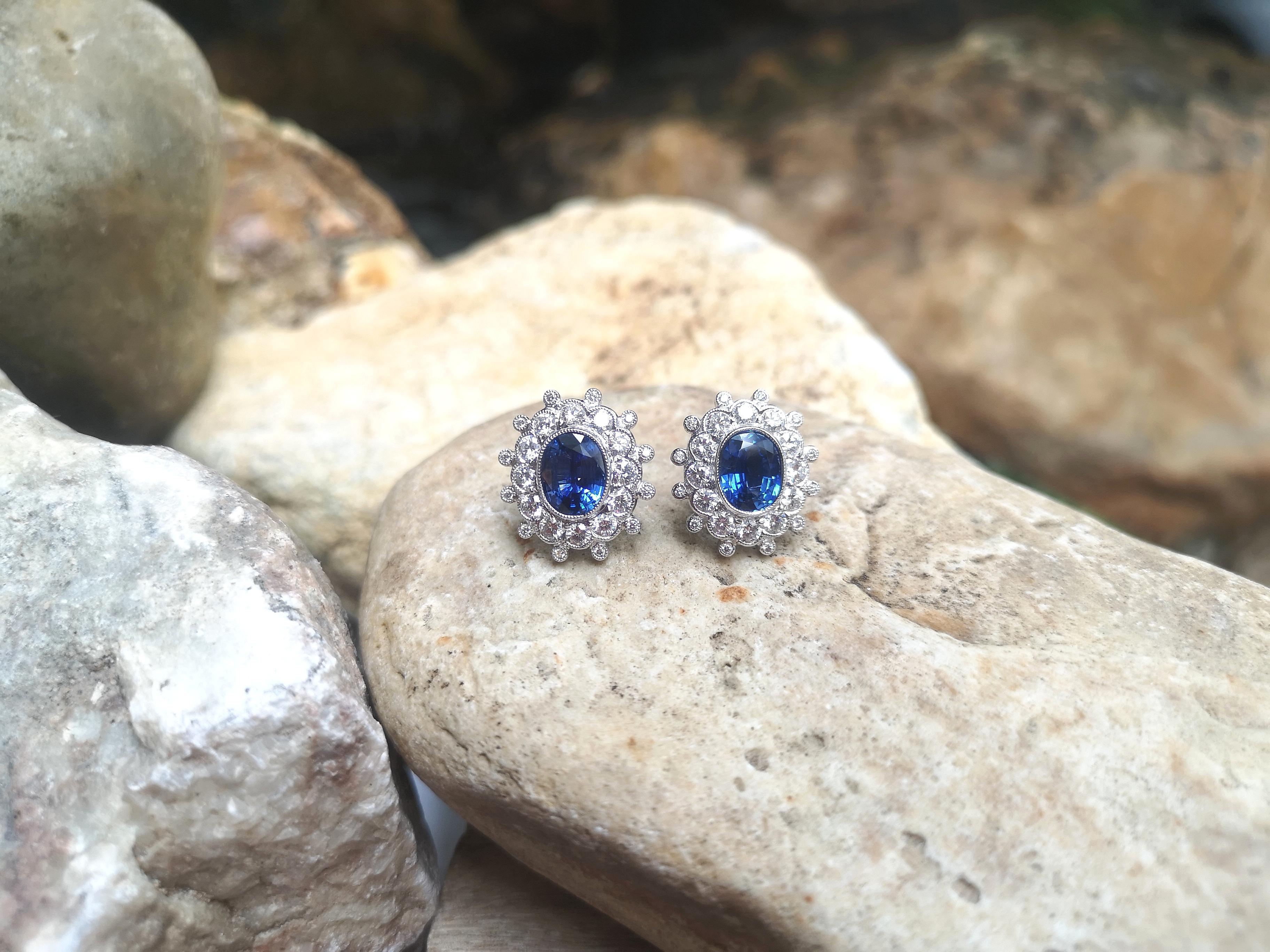 Blue Sapphire with Diamond Earrings Set in 18 Karat White Gold Settings In New Condition For Sale In Bangkok, TH