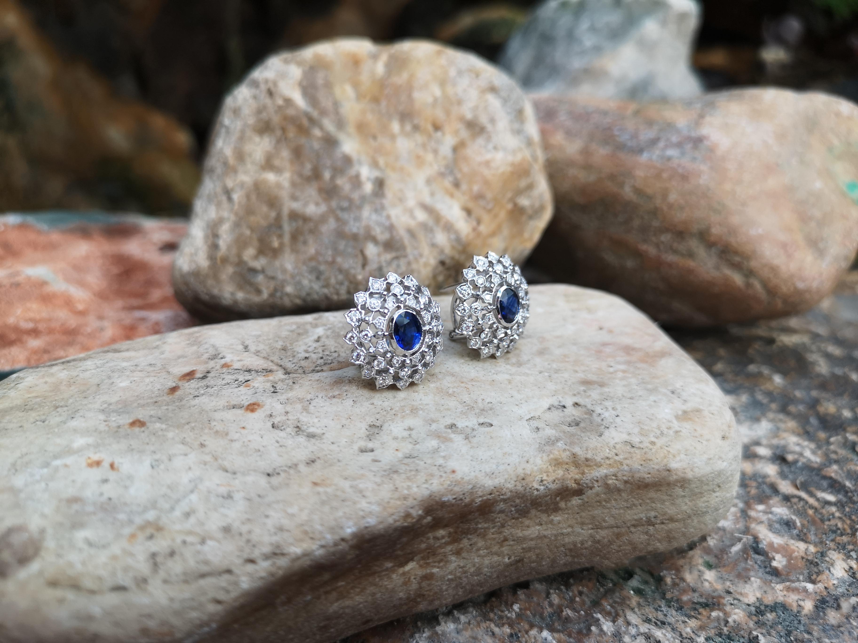 Blue Sapphire with Diamond Earrings Set in 18 Karat White Gold Settings In New Condition For Sale In Bangkok, TH