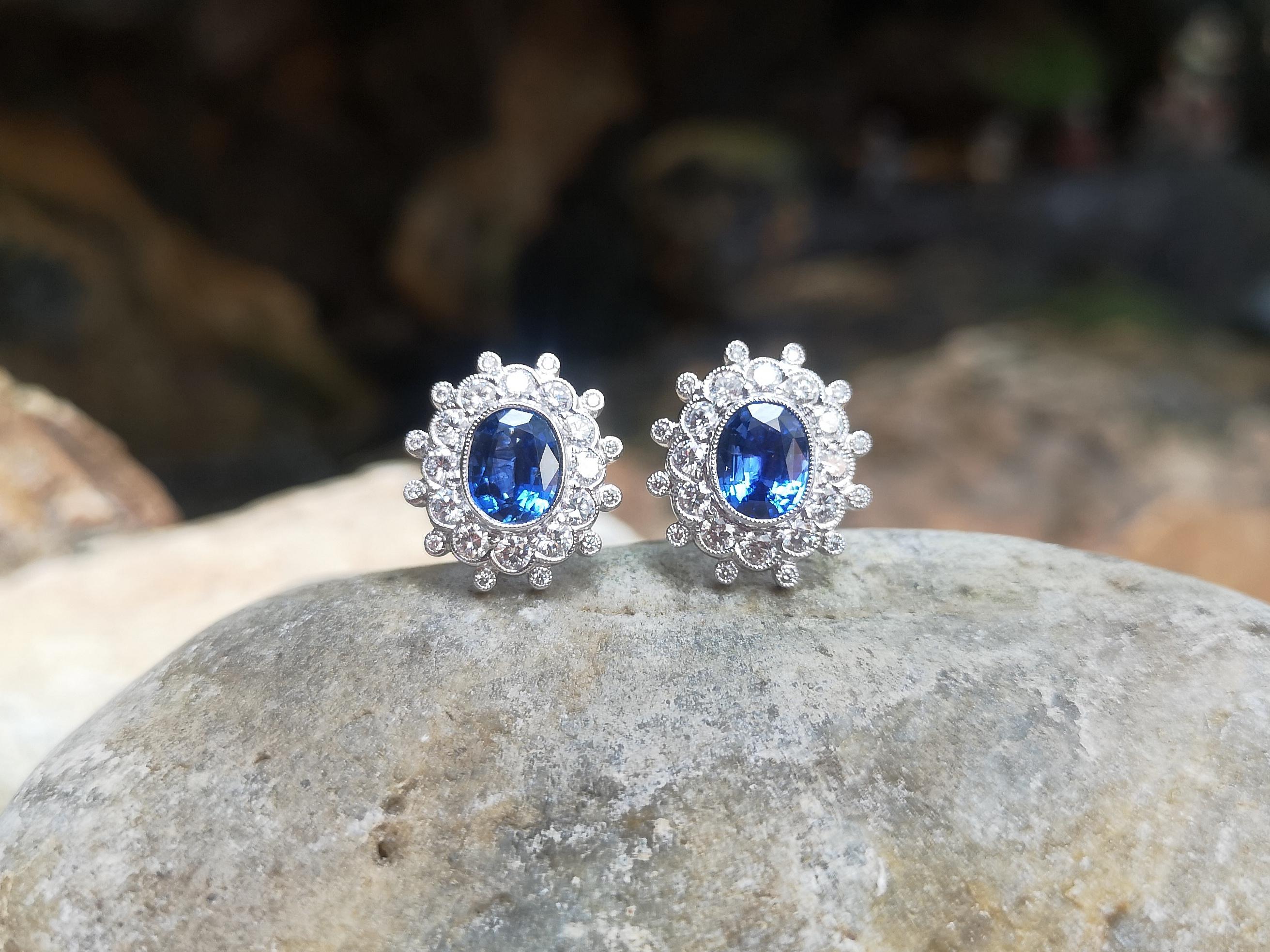 Donna Orecchini con zaffiro blu e diamante con montatura in oro bianco 18 carati in vendita