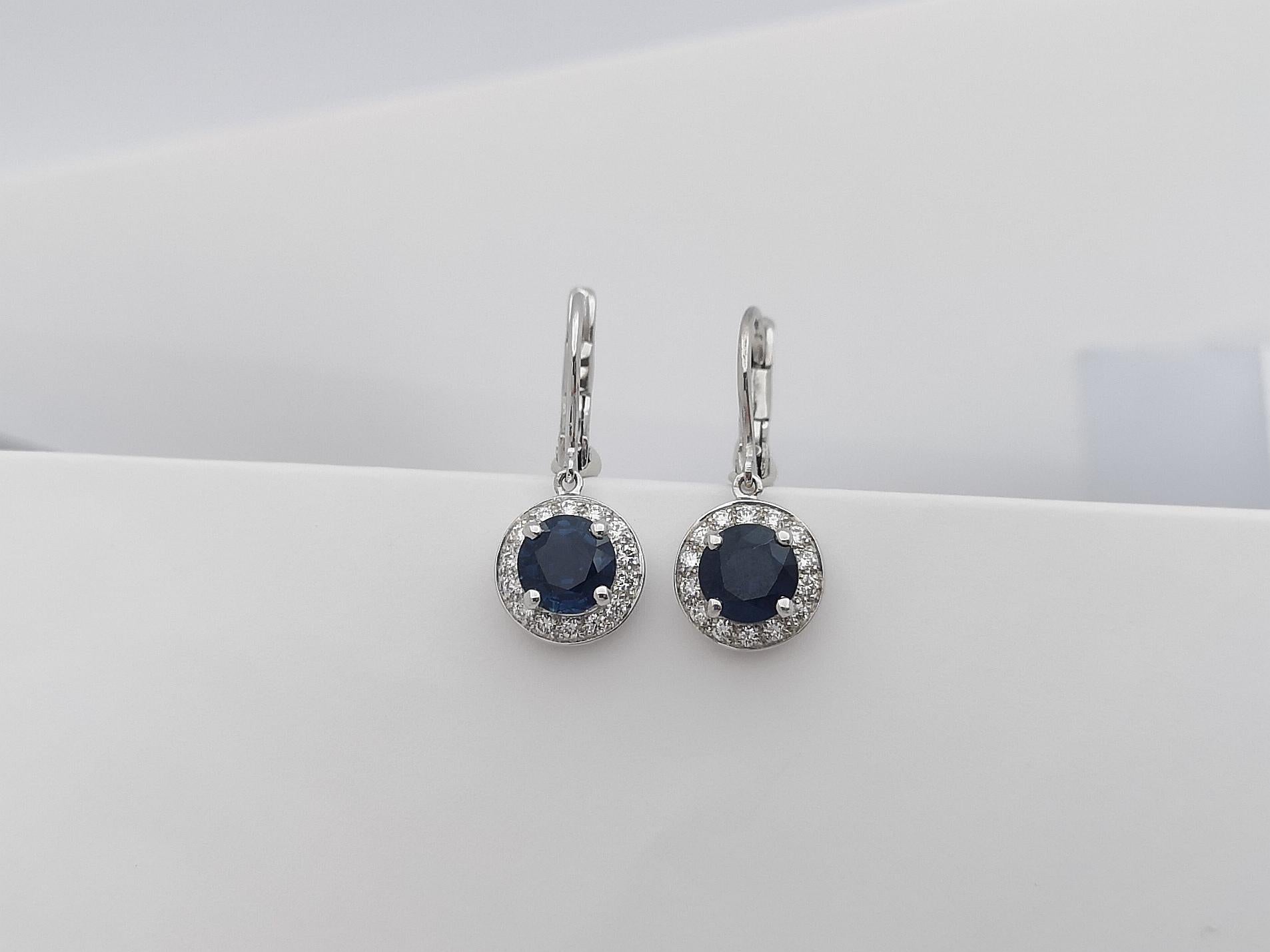 Ohrringe mit blauem blauem Saphir und Diamant in 18 Karat Weißgoldfassung im Angebot 2