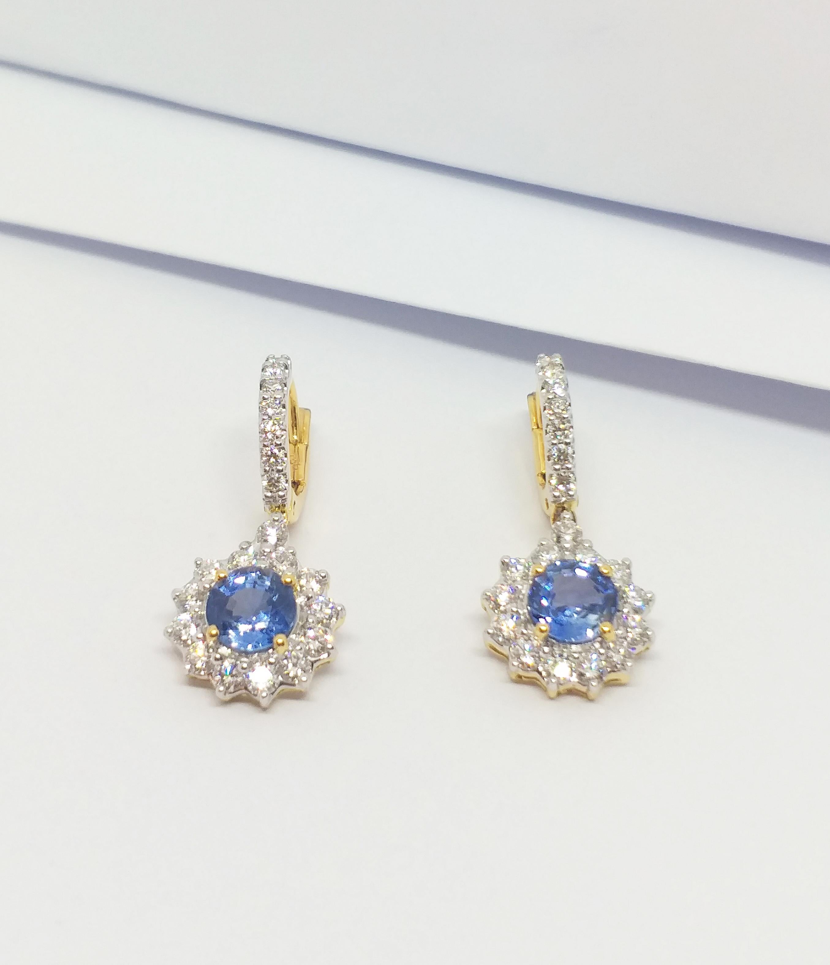 Blauer Saphir mit Diamant-Ohrringe in 18 Karat Goldfassungen gefasst im Angebot 4