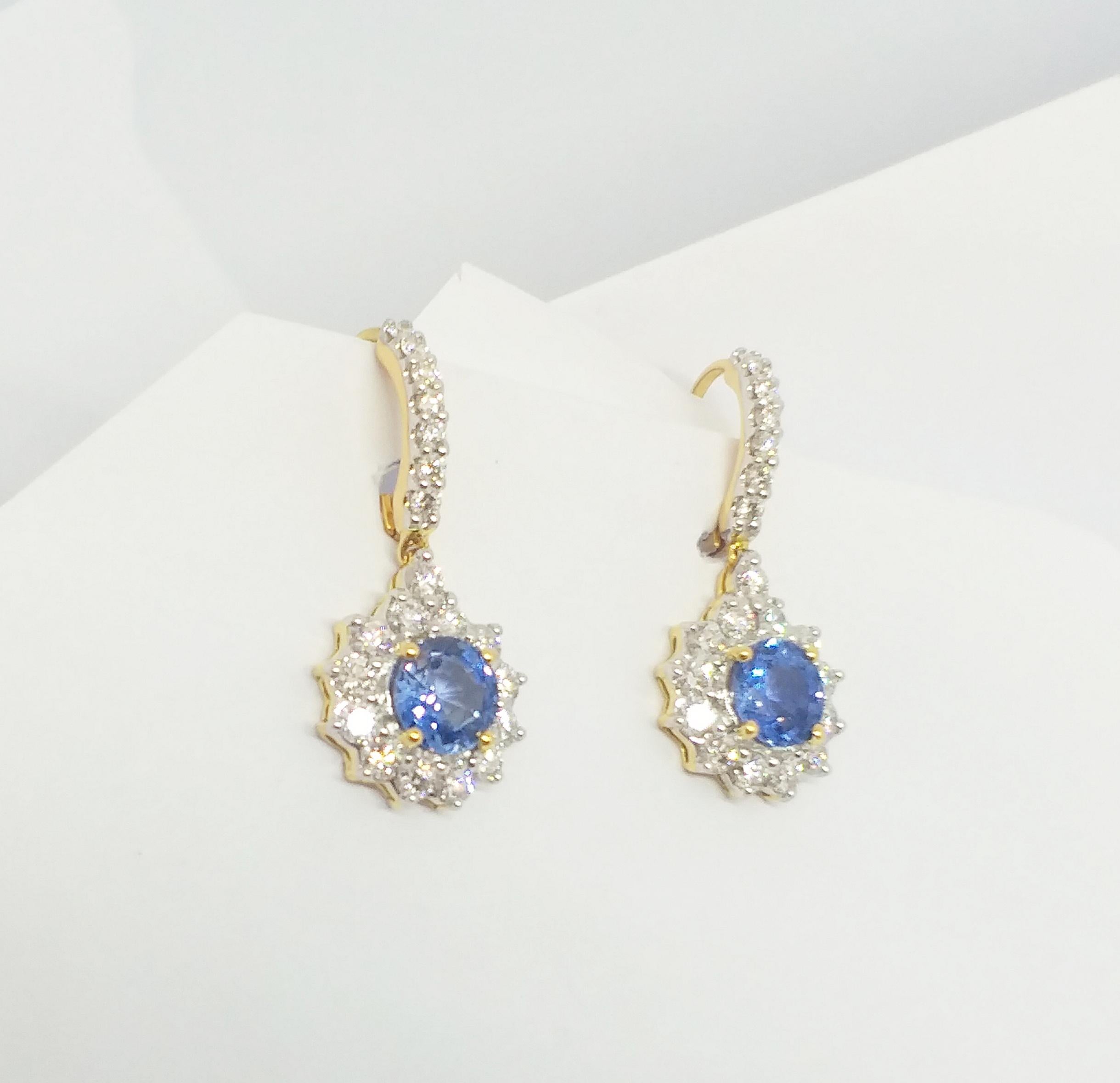 Blauer Saphir mit Diamant-Ohrringe in 18 Karat Goldfassungen gefasst Damen im Angebot