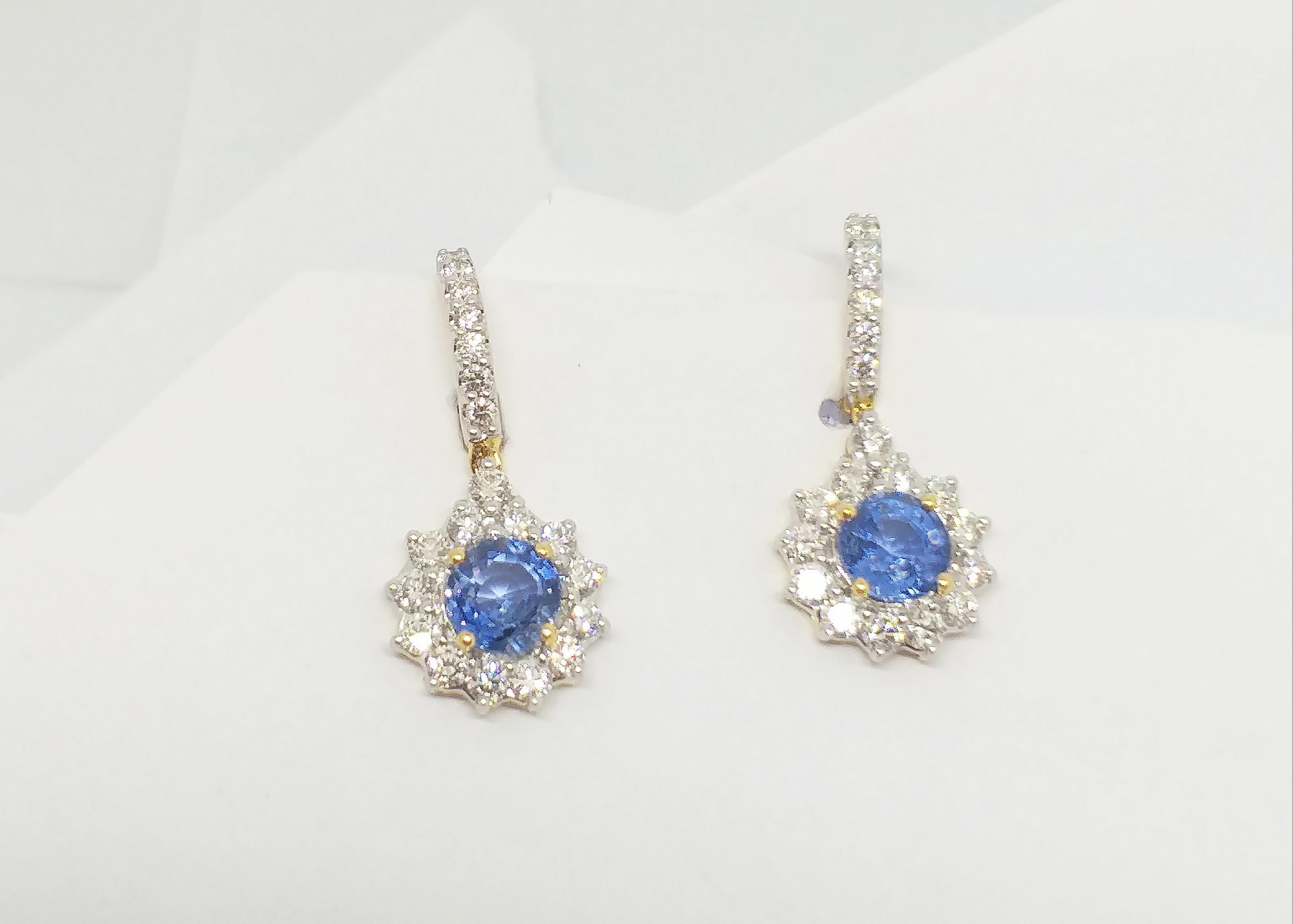 Blauer Saphir mit Diamant-Ohrringe in 18 Karat Goldfassungen gefasst im Angebot 3