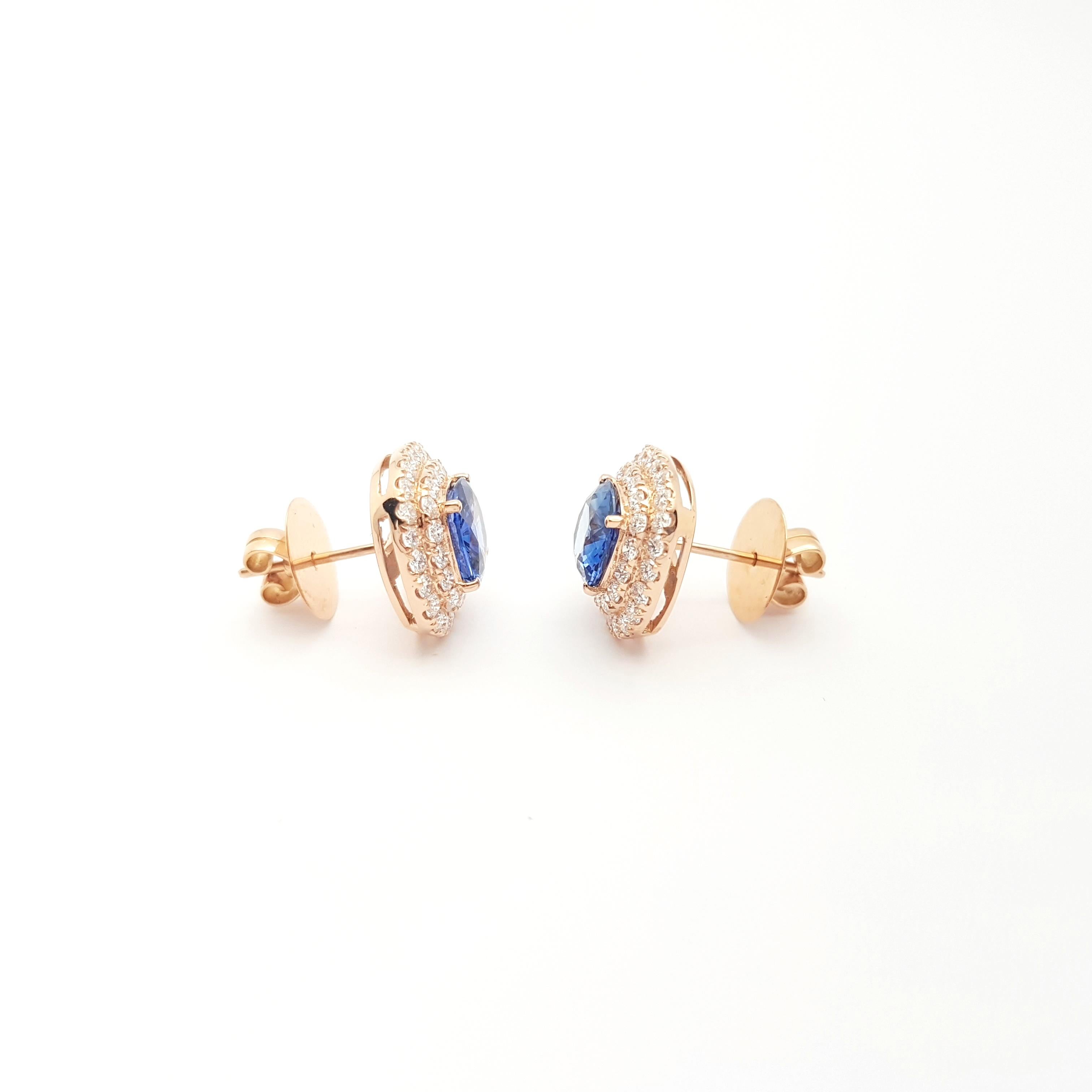 Taglio cuscino Orecchini con zaffiro blu e diamanti con montatura in oro rosa 18K in vendita