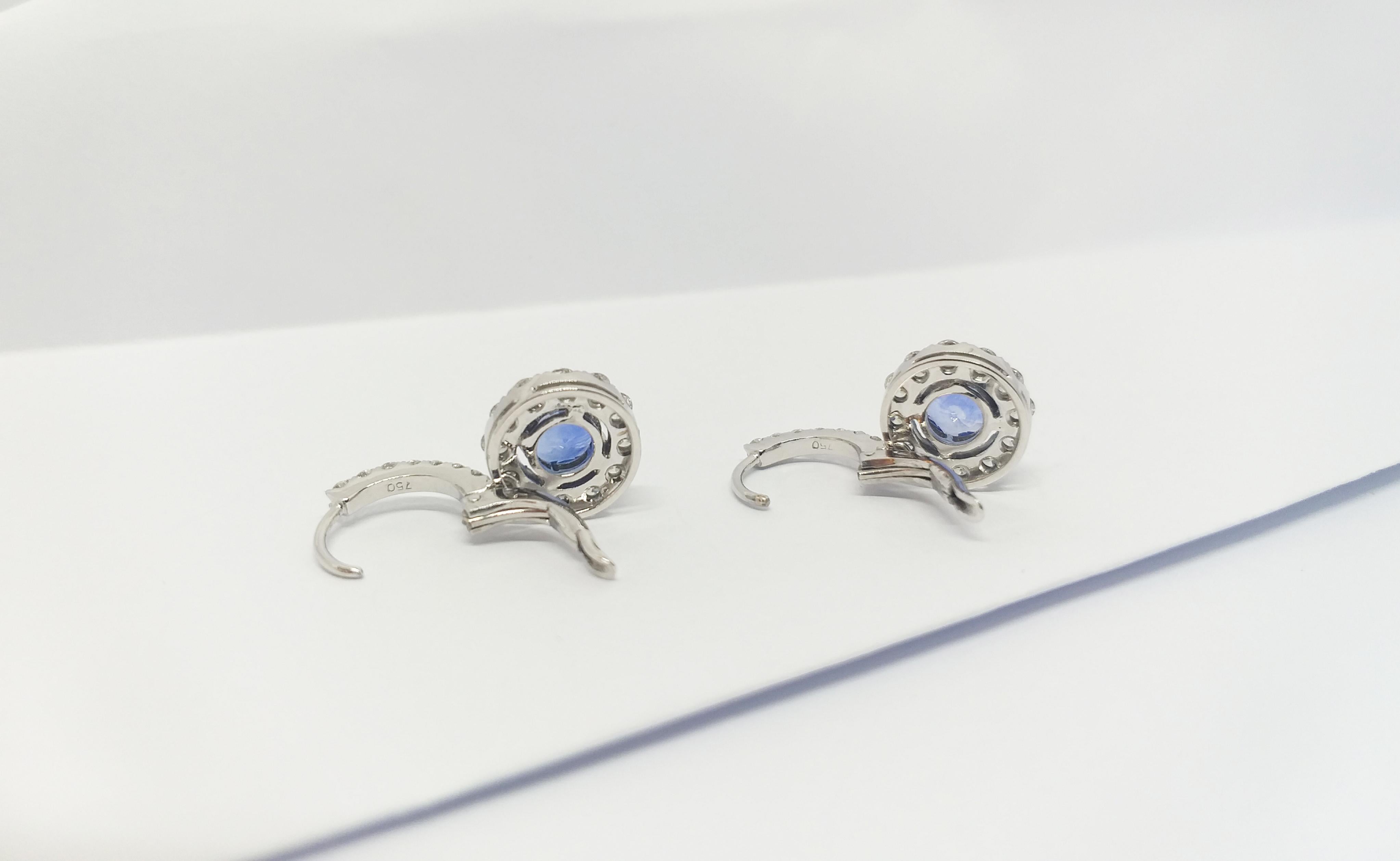 Blauer Saphir und Diamant-Ohrringe in 18 Karat Weißgold gefasst im Angebot 5
