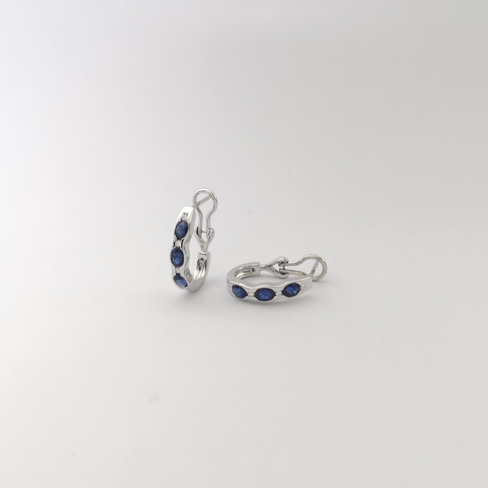 Orecchini con zaffiro blu e diamanti con montatura in oro bianco 18 carati in vendita 4