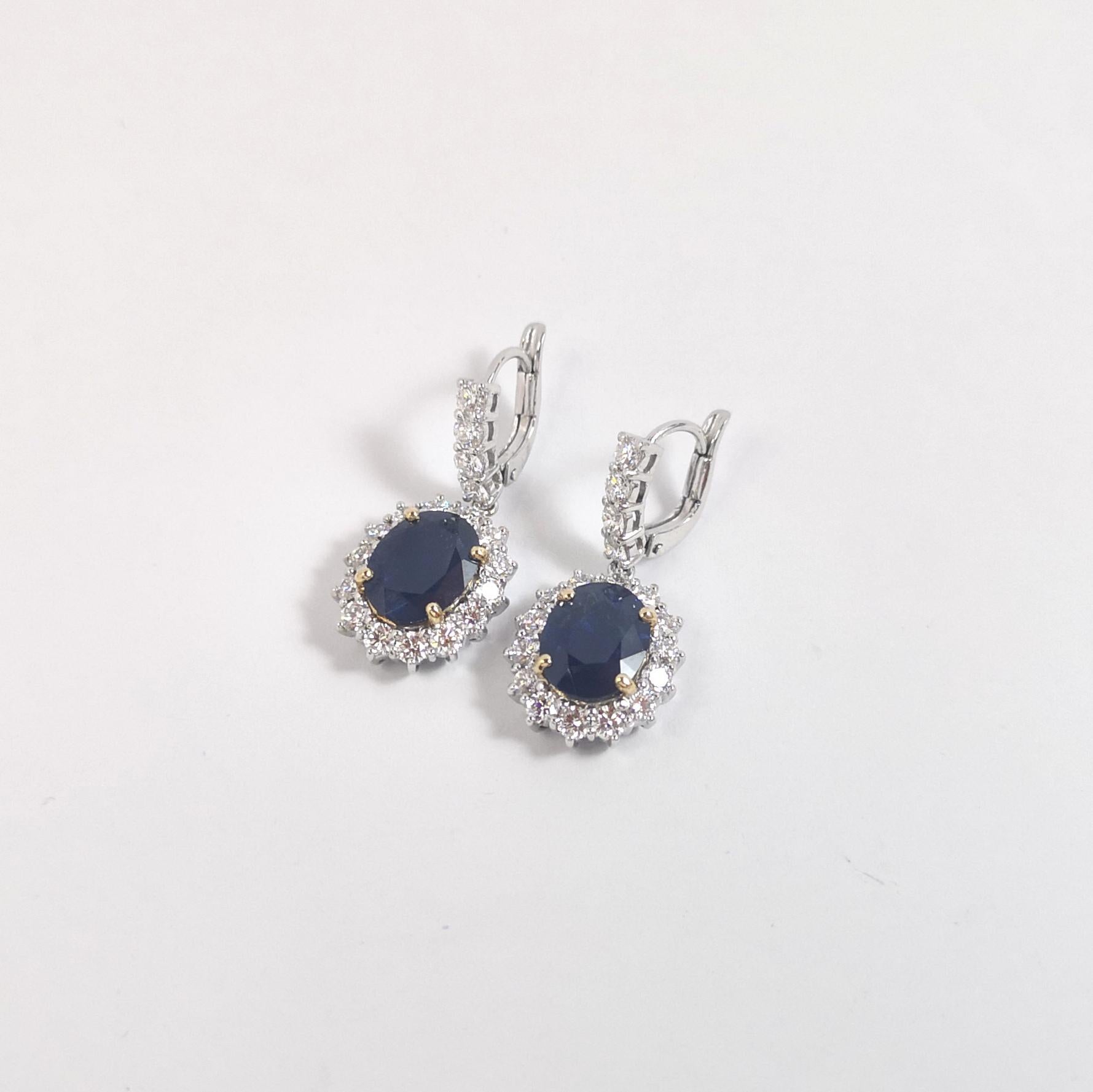 Orecchini con zaffiro blu e diamanti con montatura in oro bianco 18 carati in vendita 6