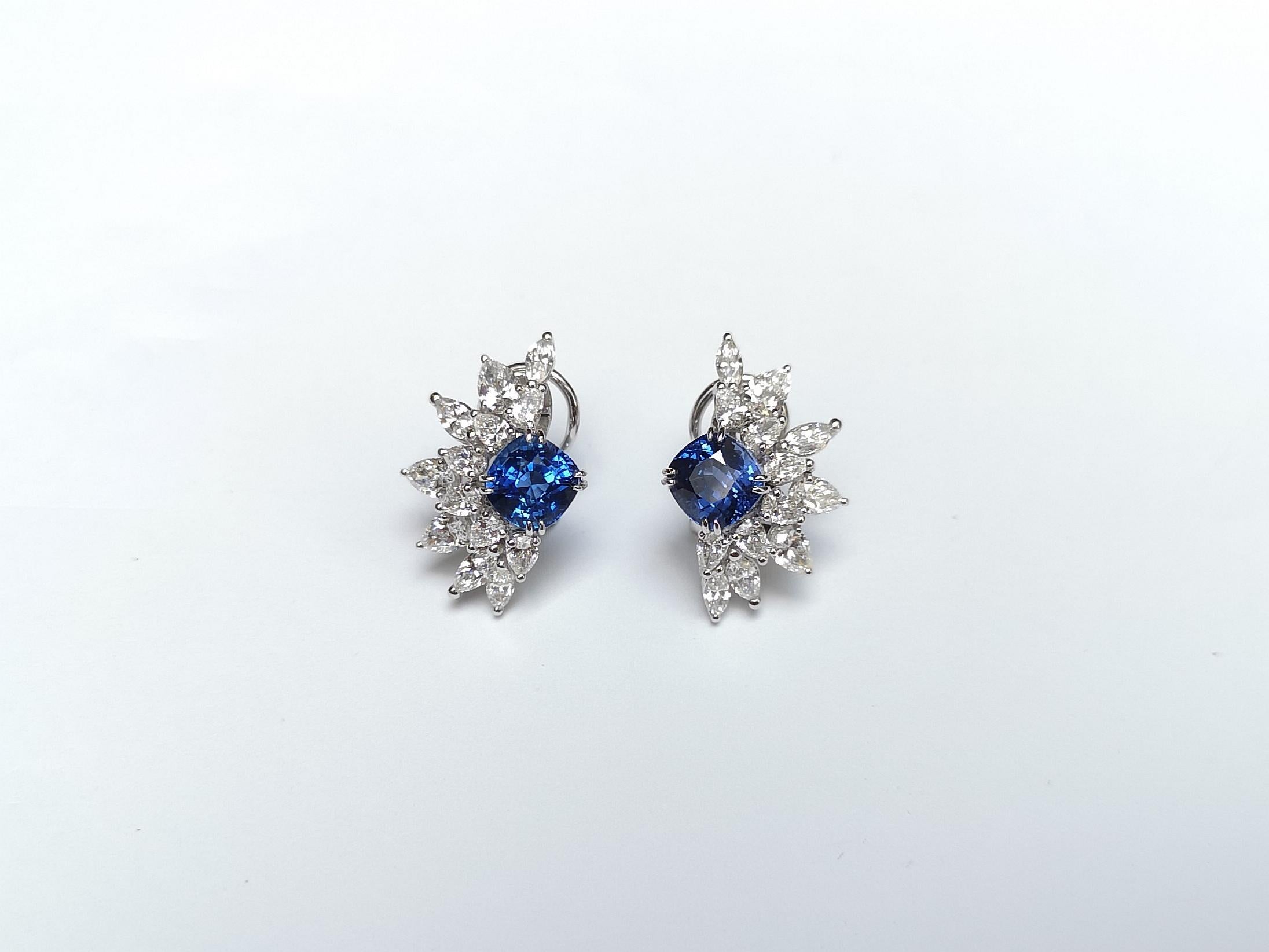 Blue Sapphire with Diamond Earrings set in 18K White Gold Settings In New Condition For Sale In Bangkok, TH
