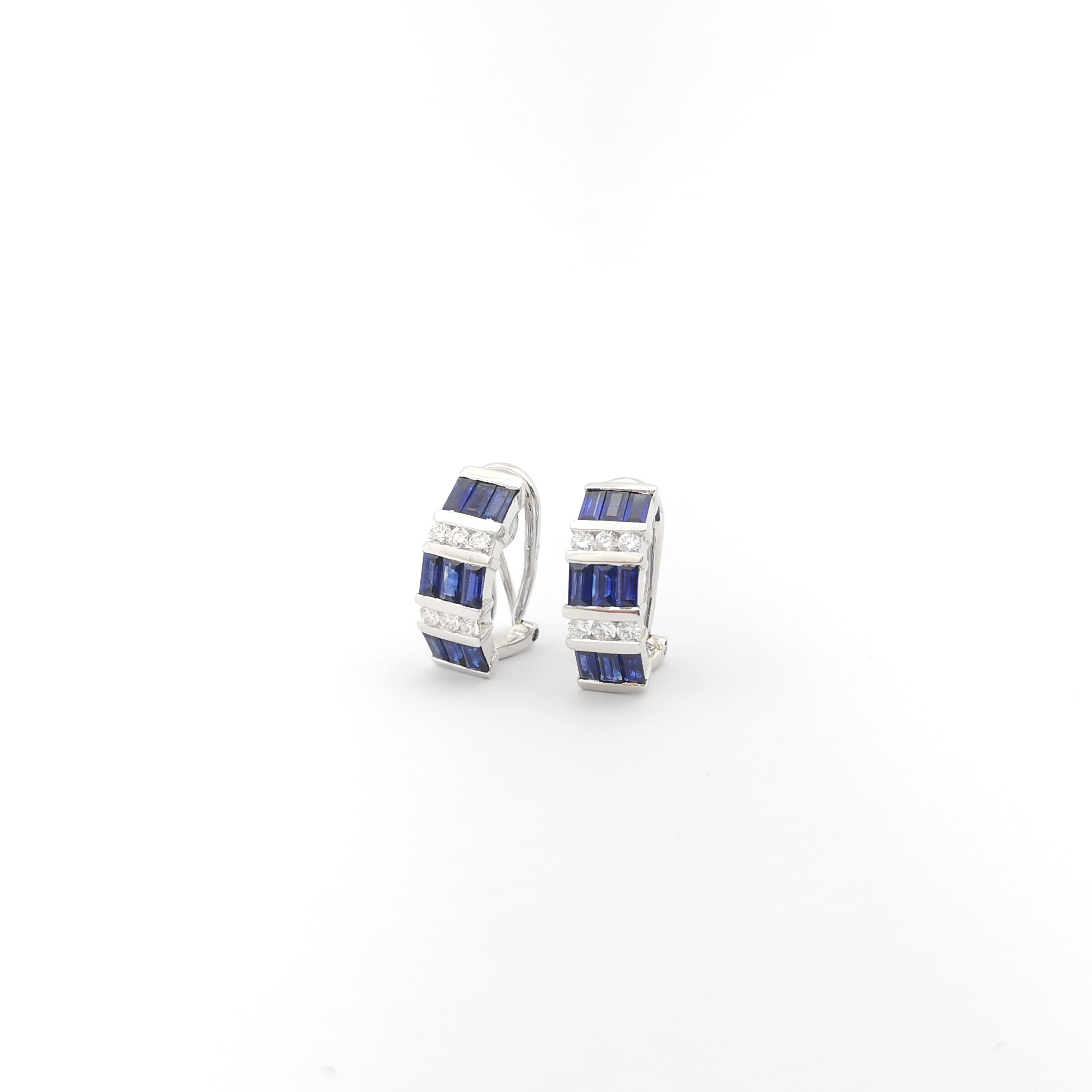 Blue Sapphire with Diamond Earrings set in 18K White Gold Settings In New Condition For Sale In Bangkok, TH