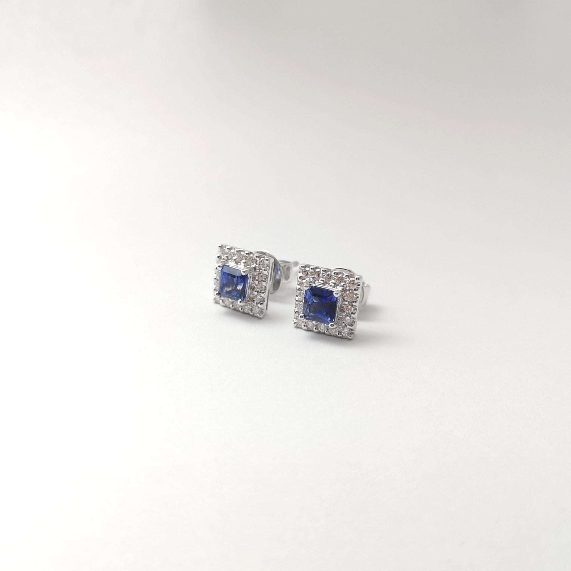 Orecchini con zaffiro blu e diamanti con montatura in oro bianco 18 carati In condizioni Nuovo in vendita a Bangkok, TH