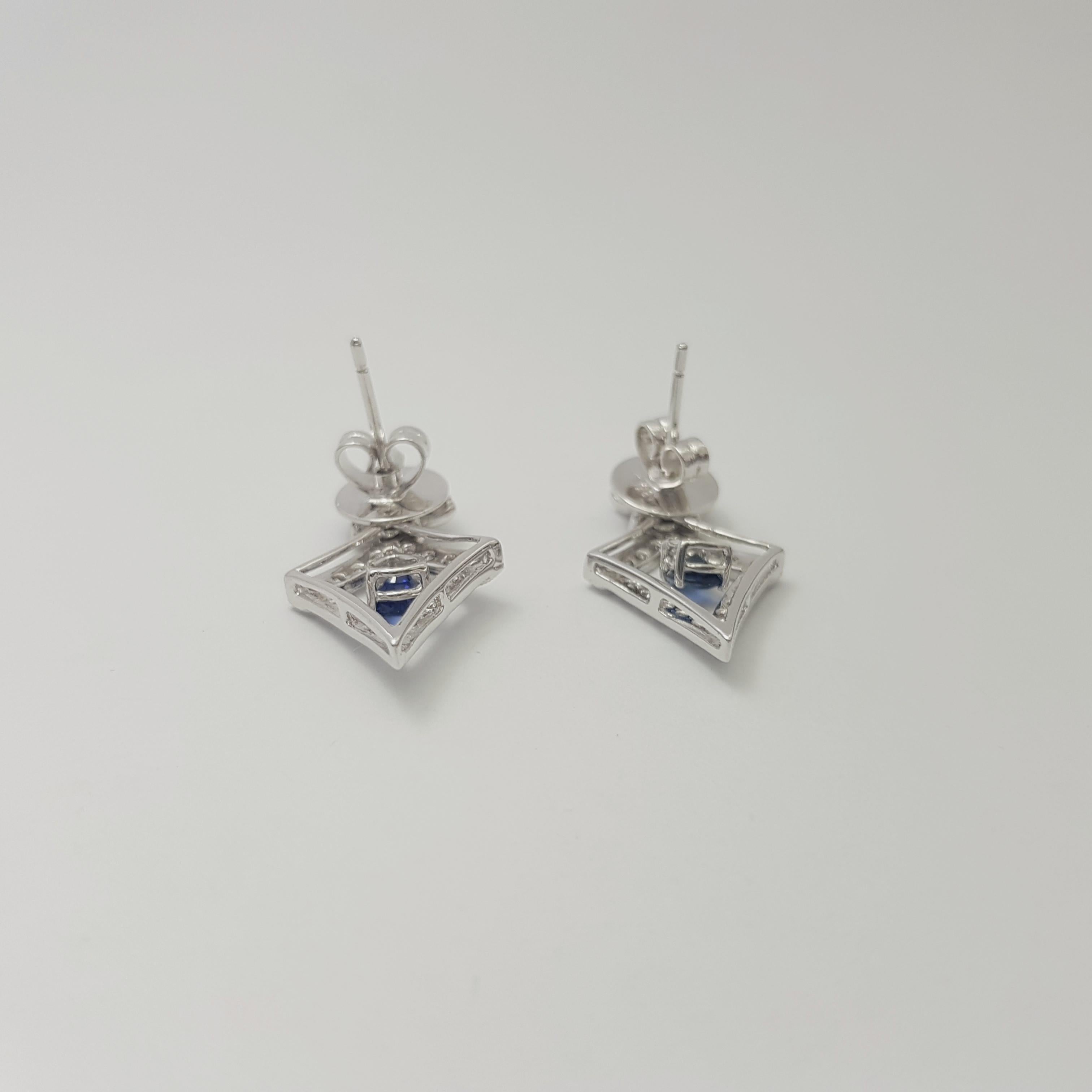 Blauer Saphir und Diamant-Ohrringe in 18 Karat Weißgold gefasst im Zustand „Neu“ im Angebot in Bangkok, TH