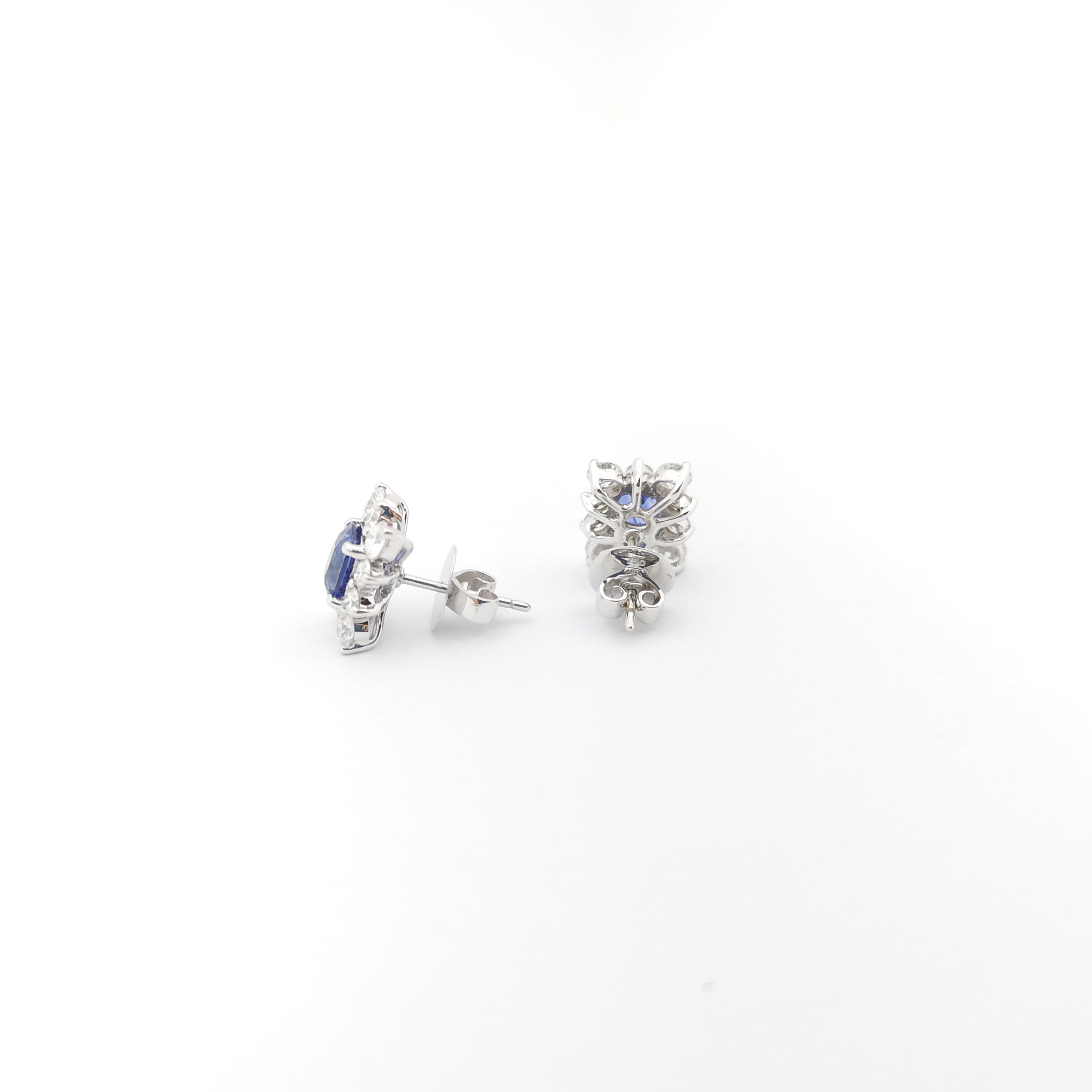 Blauer Saphir und Diamant-Ohrringe in 18 Karat Weißgold gefasst Damen im Angebot