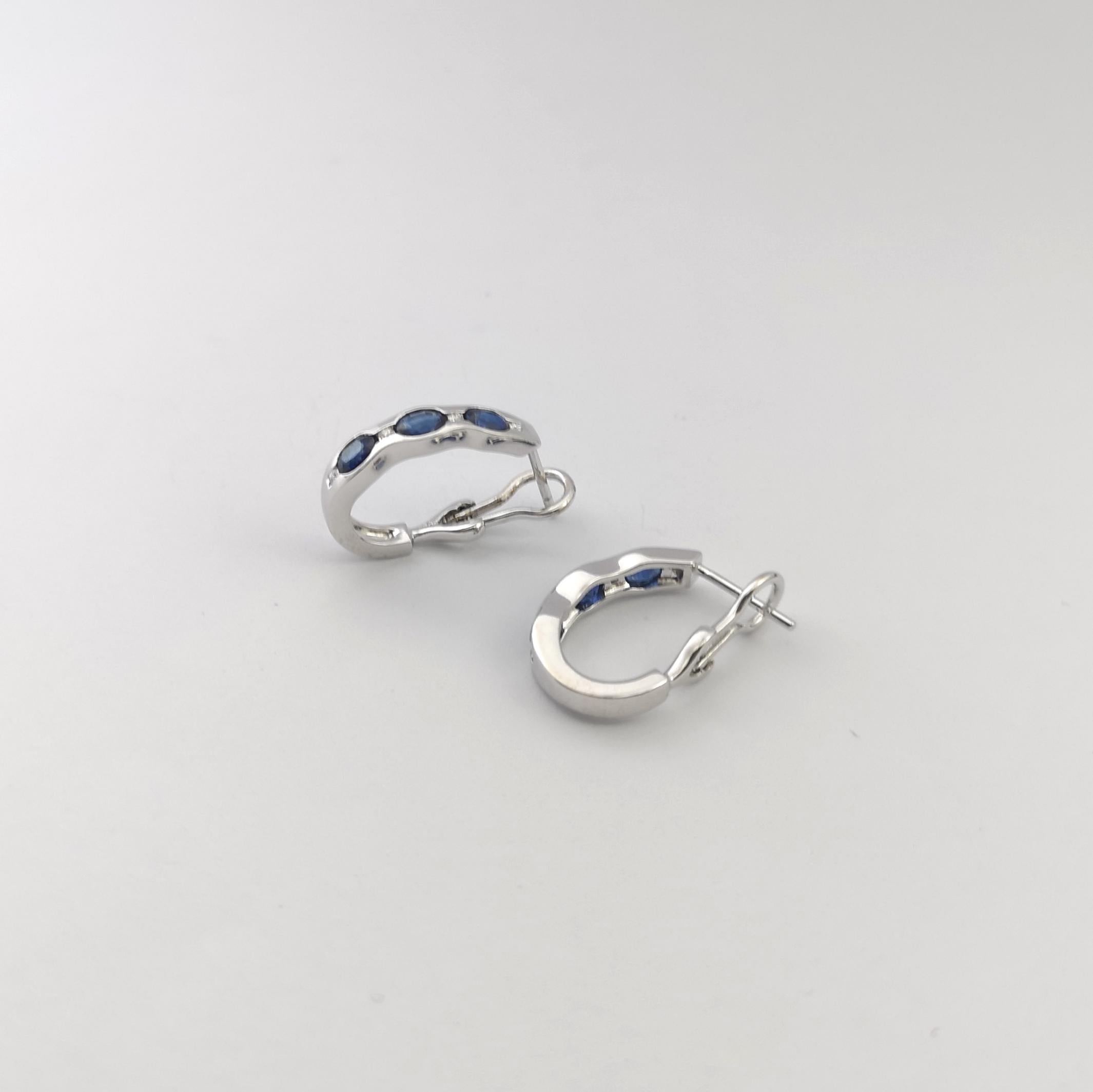 Donna Orecchini con zaffiro blu e diamanti con montatura in oro bianco 18 carati in vendita