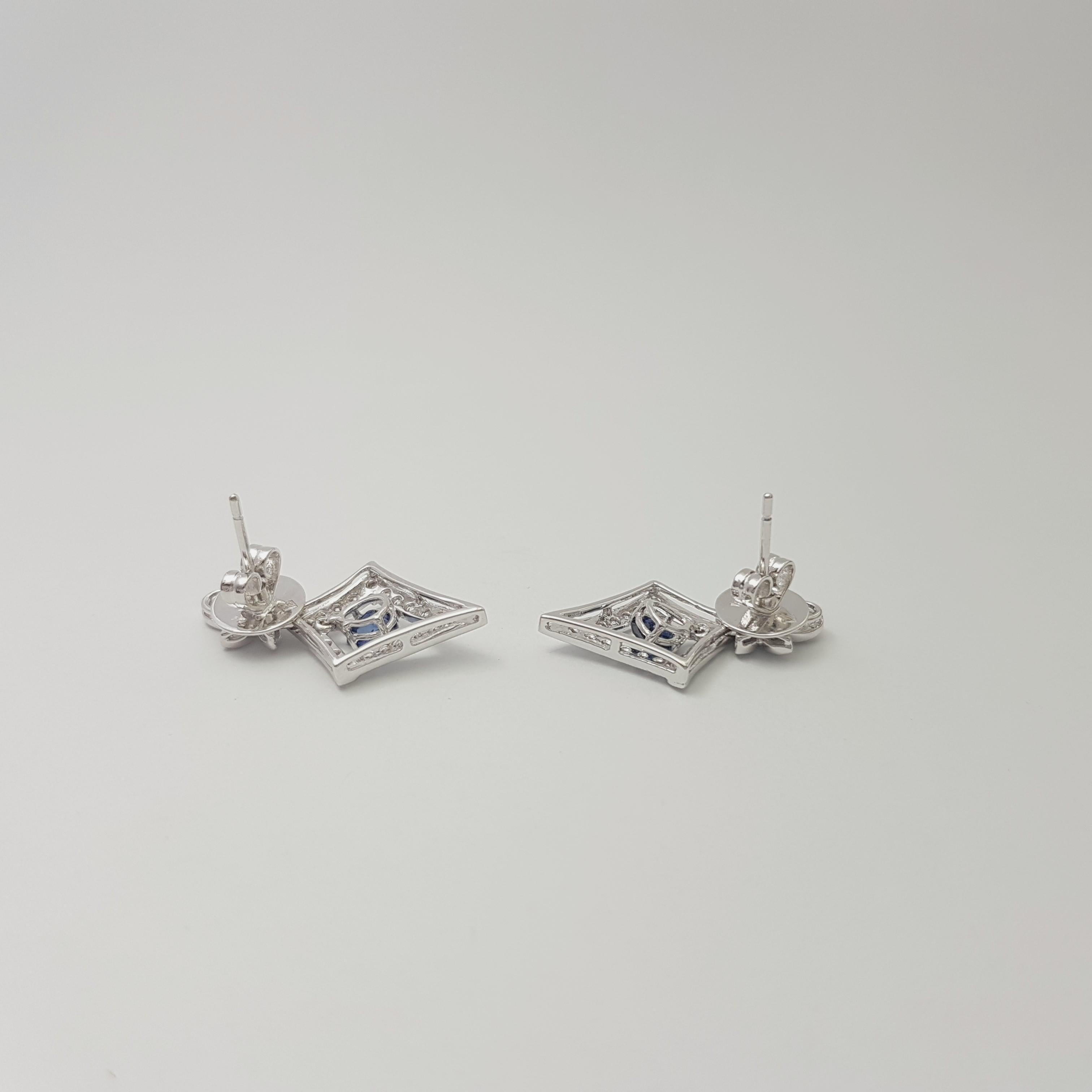 Blauer Saphir und Diamant-Ohrringe in 18 Karat Weißgold gefasst Damen im Angebot