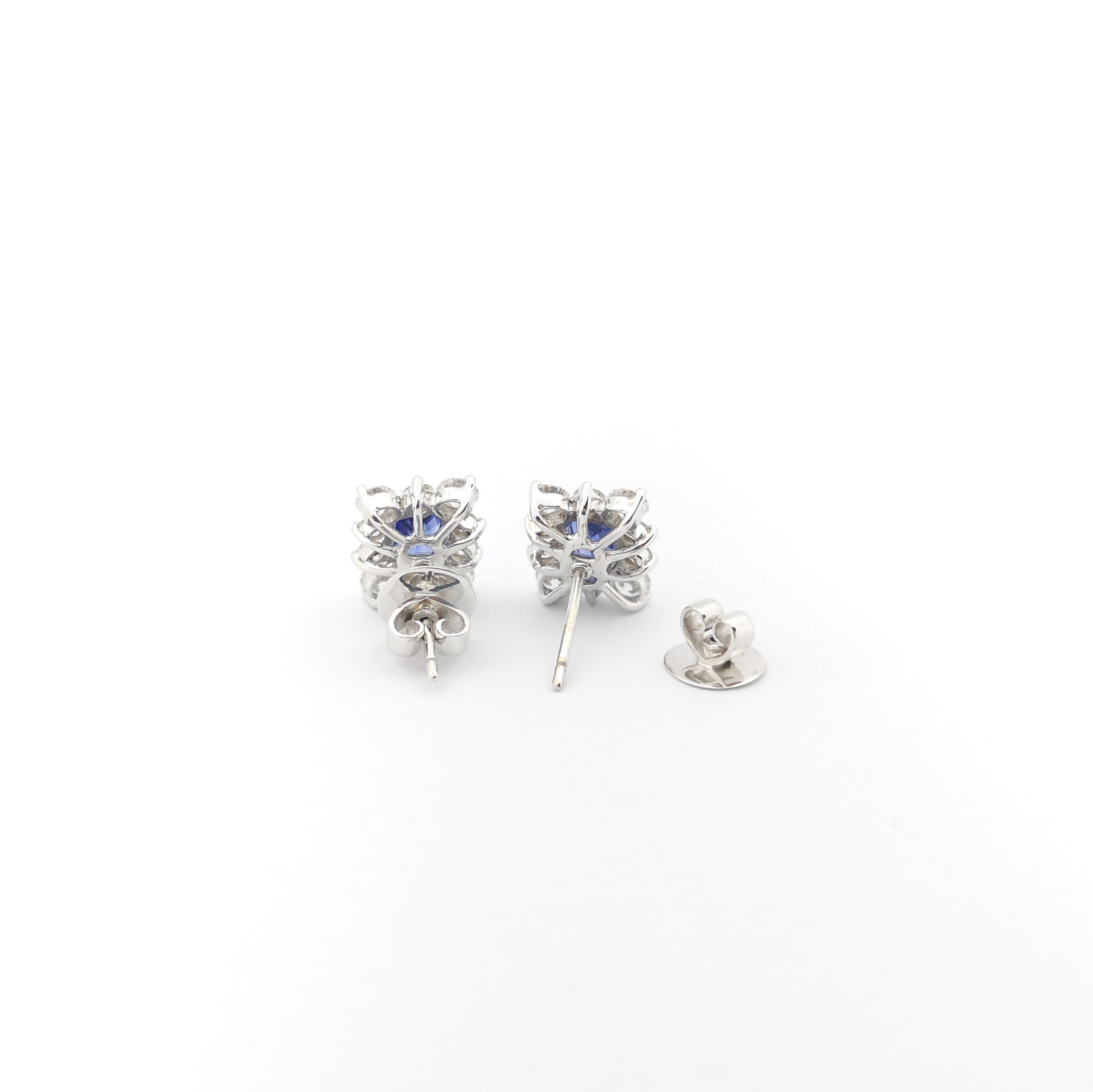 Blauer Saphir und Diamant-Ohrringe in 18 Karat Weißgold gefasst im Angebot 1