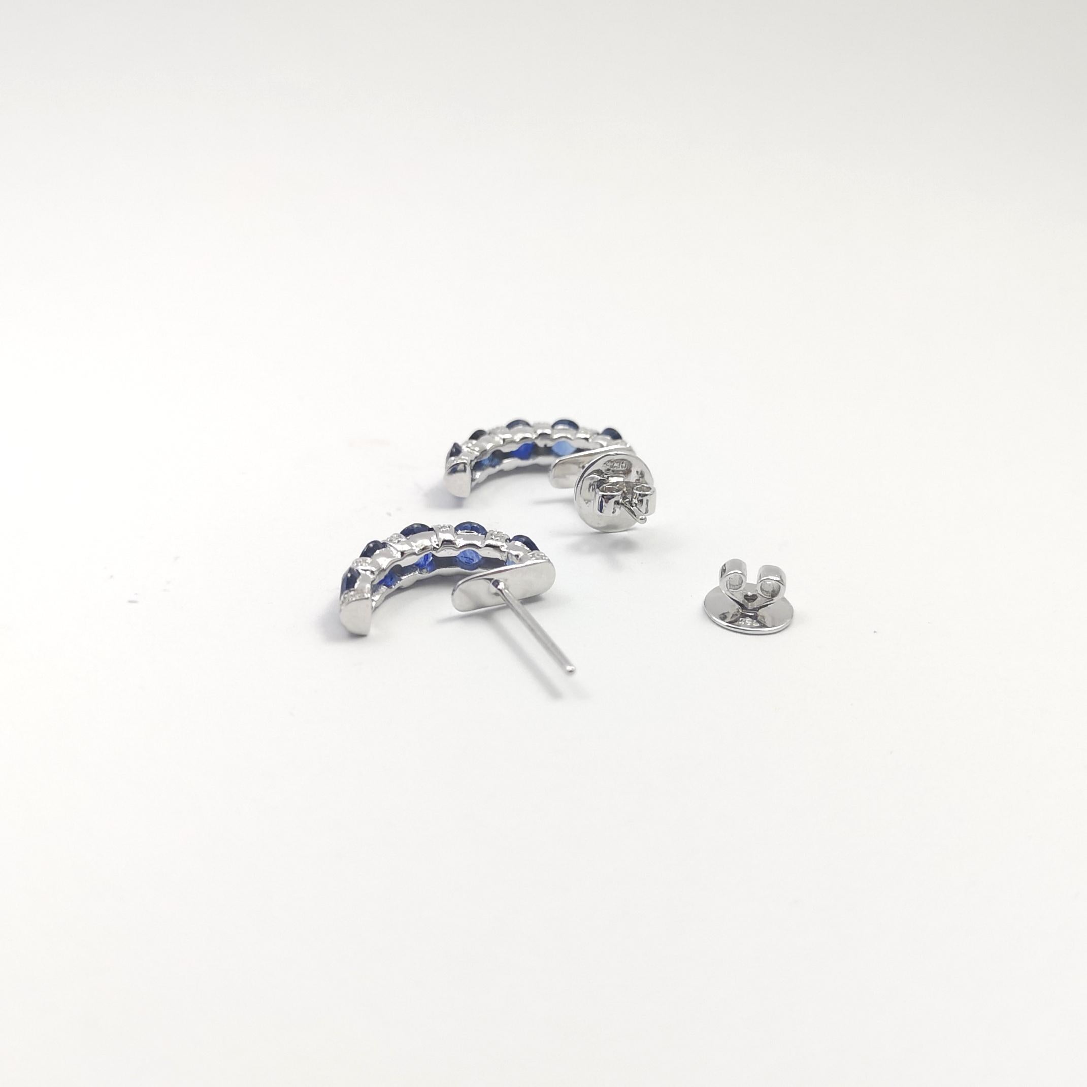 Orecchini con zaffiro blu e diamanti con montatura in oro bianco 18 carati in vendita 2
