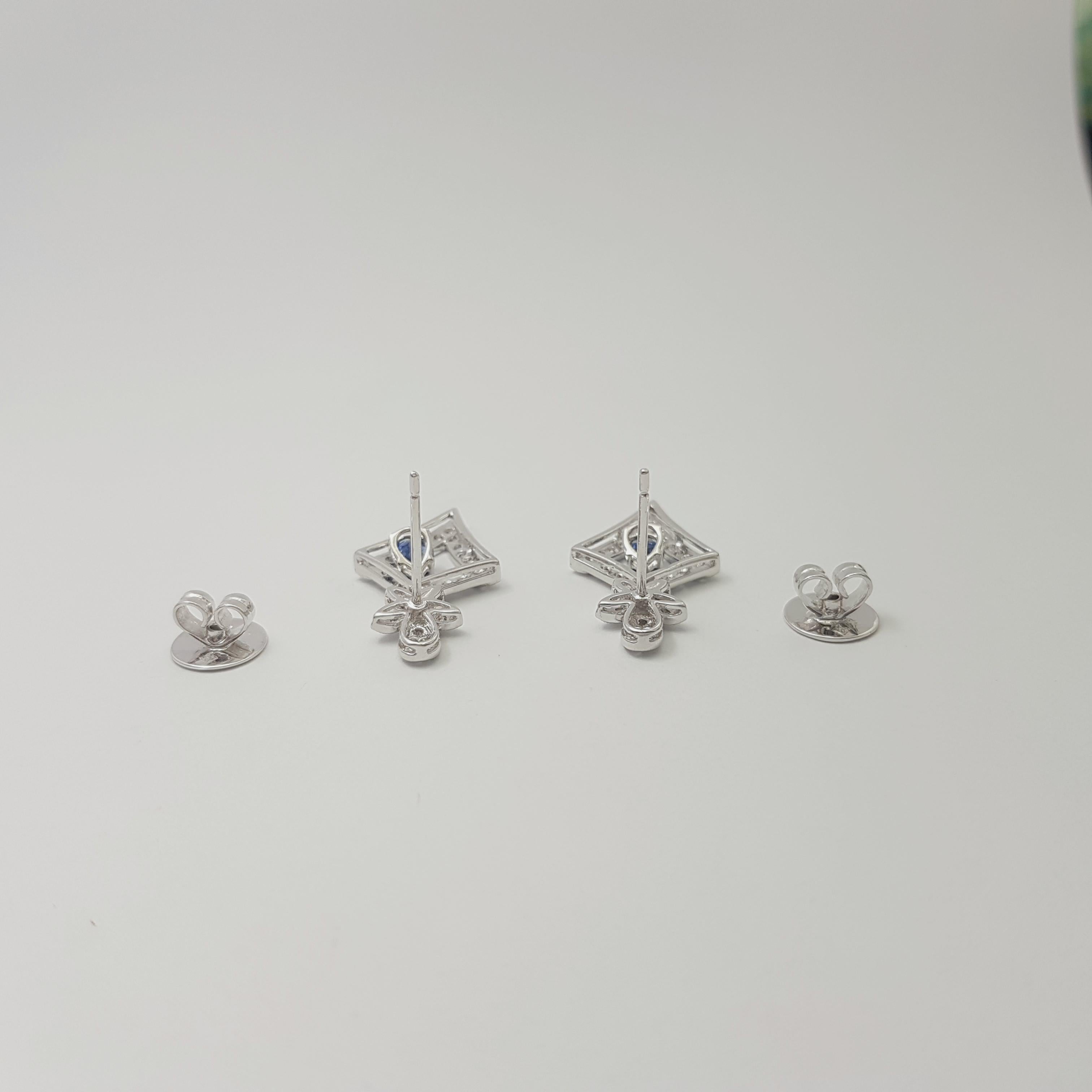 Blauer Saphir und Diamant-Ohrringe in 18 Karat Weißgold gefasst im Angebot 3