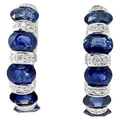 Orecchini con zaffiro blu e diamanti con montatura in oro bianco 18 carati