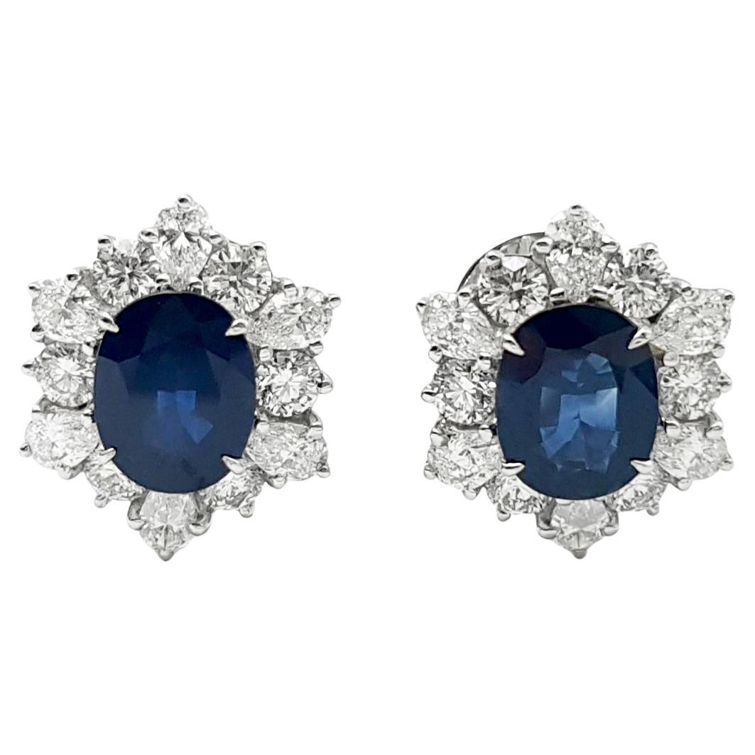 Orecchini con zaffiro blu e diamanti con montatura in oro bianco 18 carati