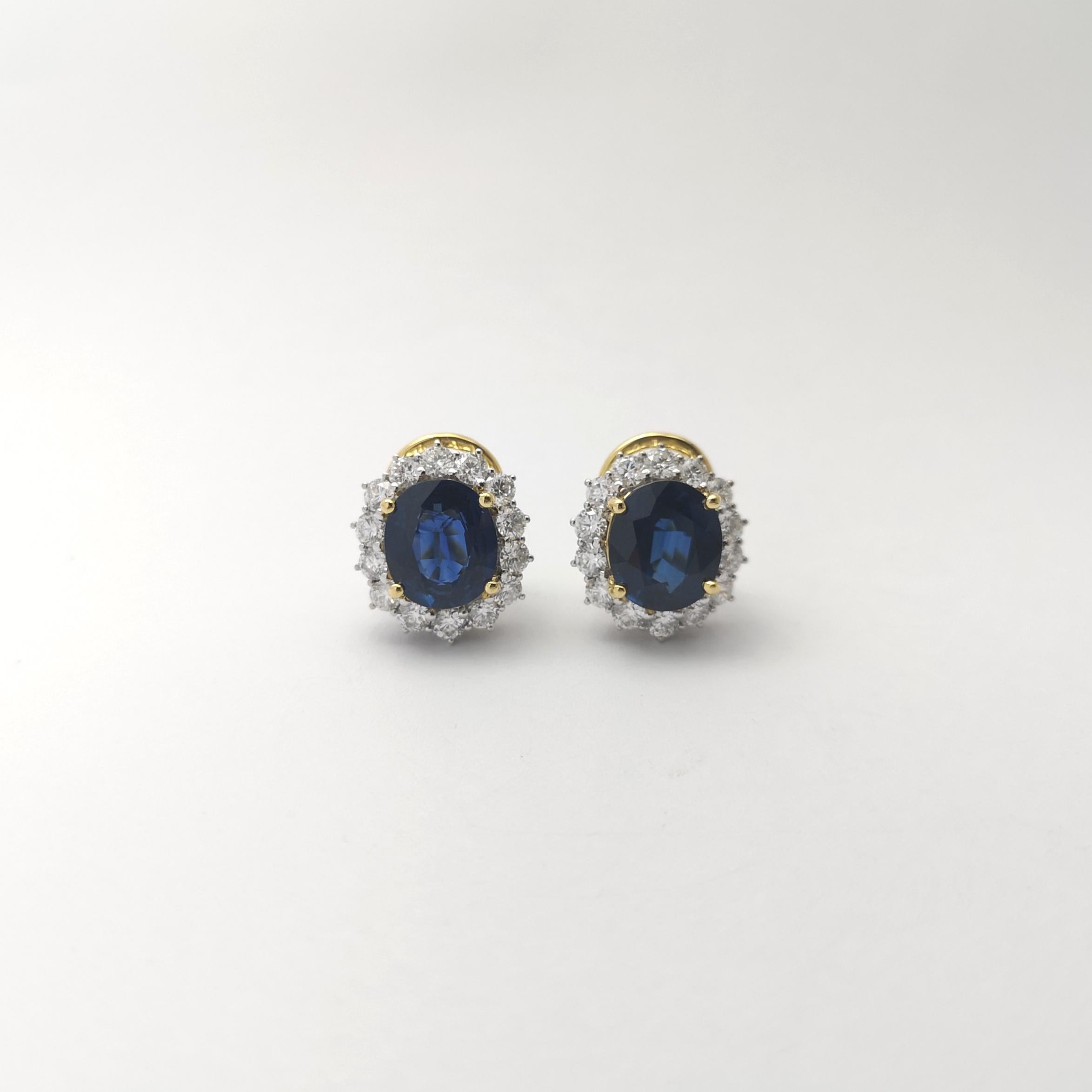 Boucles d'oreilles en or jaune/blanc 18K serties de saphirs bleus et de diamants Neuf - En vente à Bangkok, TH