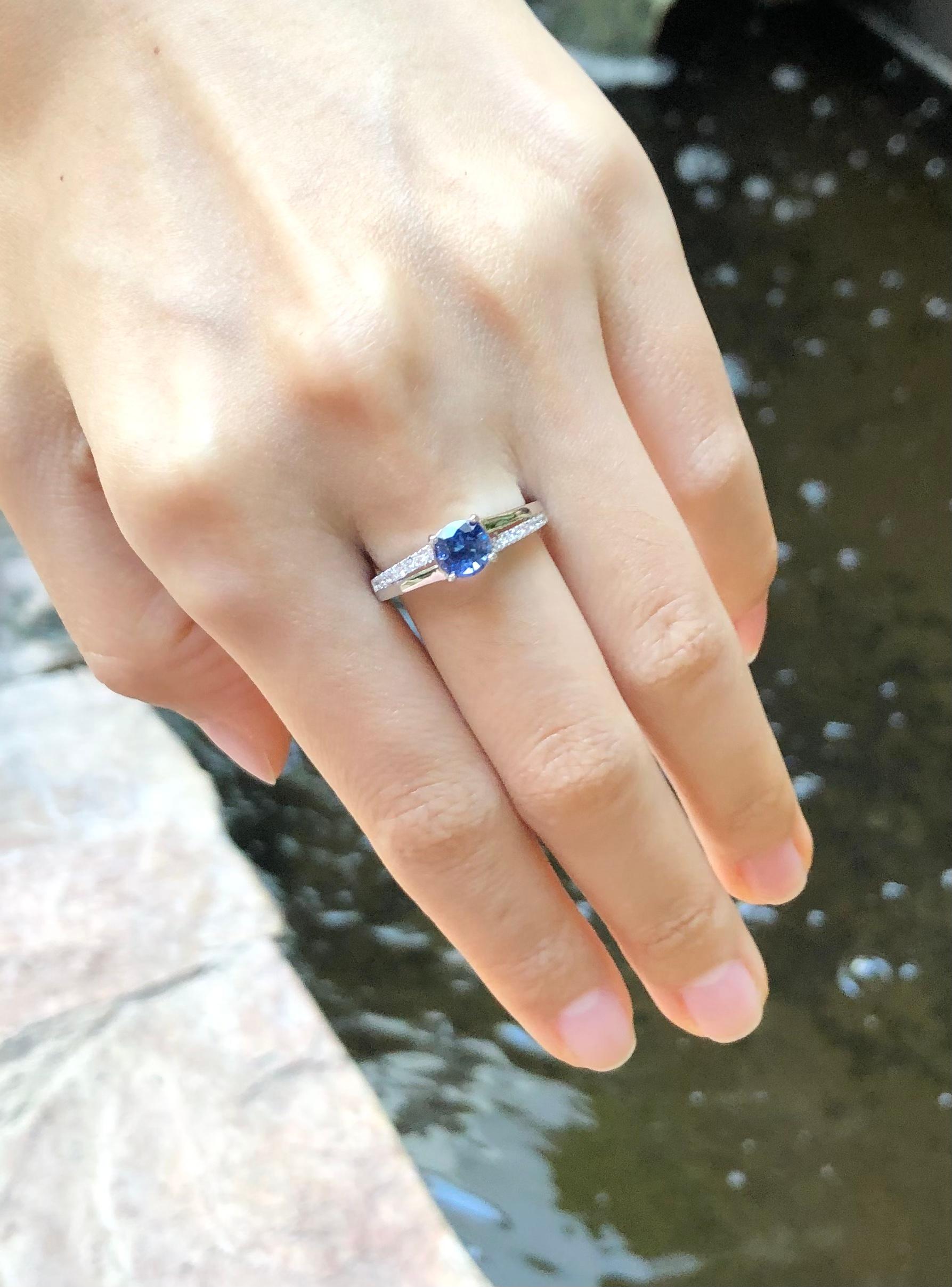 Contemporary Blue Sapphire with Diamond Engagement Ring Set in 18 Karat White Gold Settings For Sale