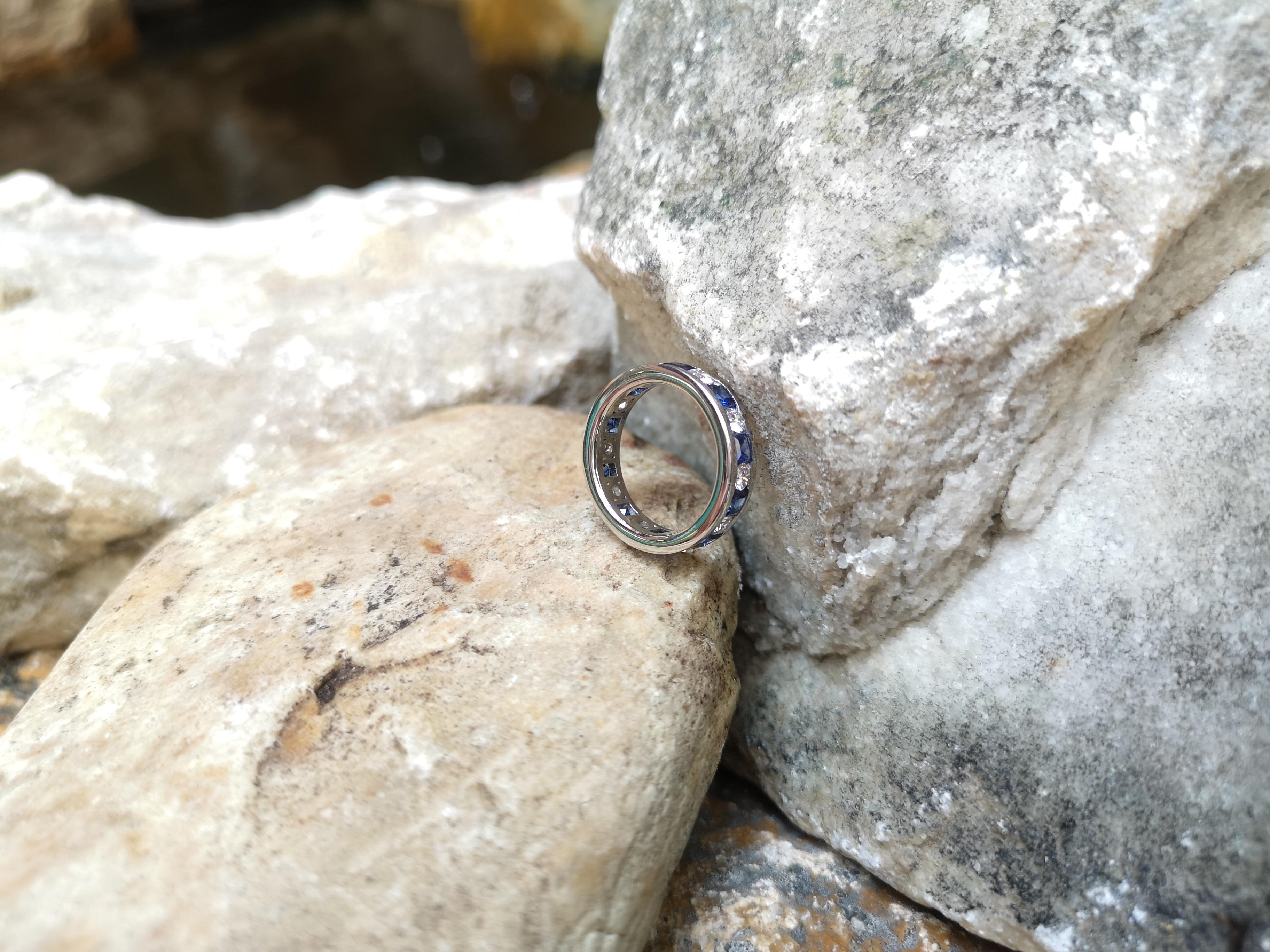 Blue Sapphire with Diamond Eternity Ring Set in 18 Karat White Gold Settings In New Condition For Sale In Bangkok, TH