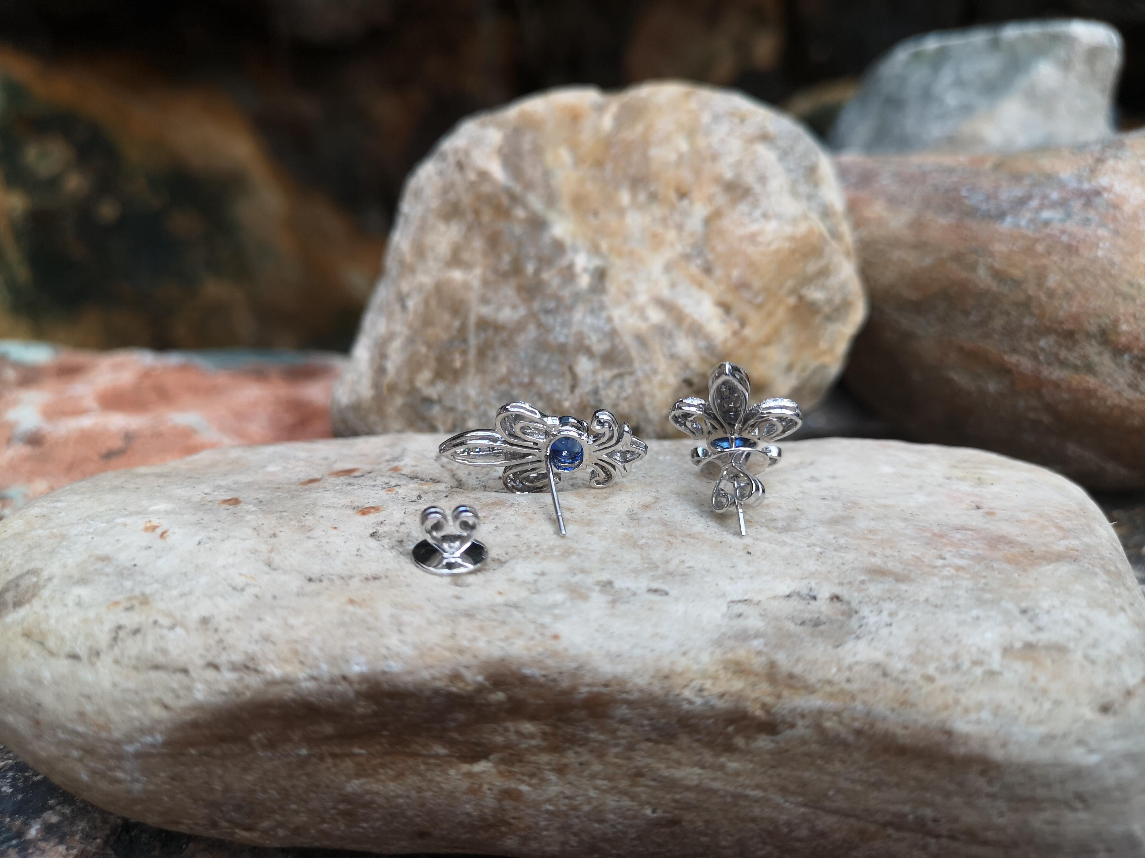 Contemporary Blue Sapphire with Diamond Fleur-de-lis Earrings Set in 18 Karat White Gold For Sale