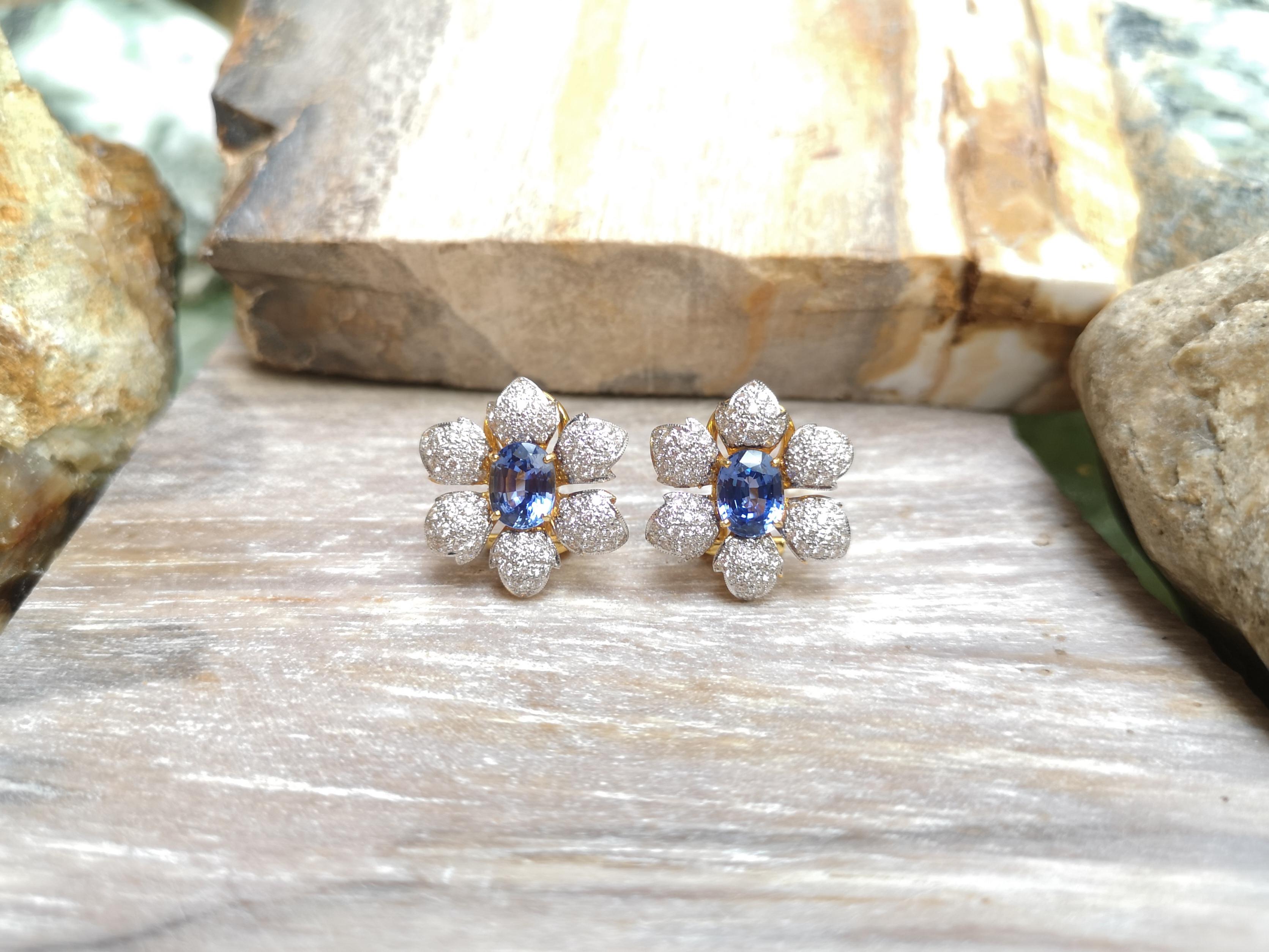 Contemporary Blue Sapphire with Diamond Flower Earrings Set in 18 Karat Gold Settings For Sale