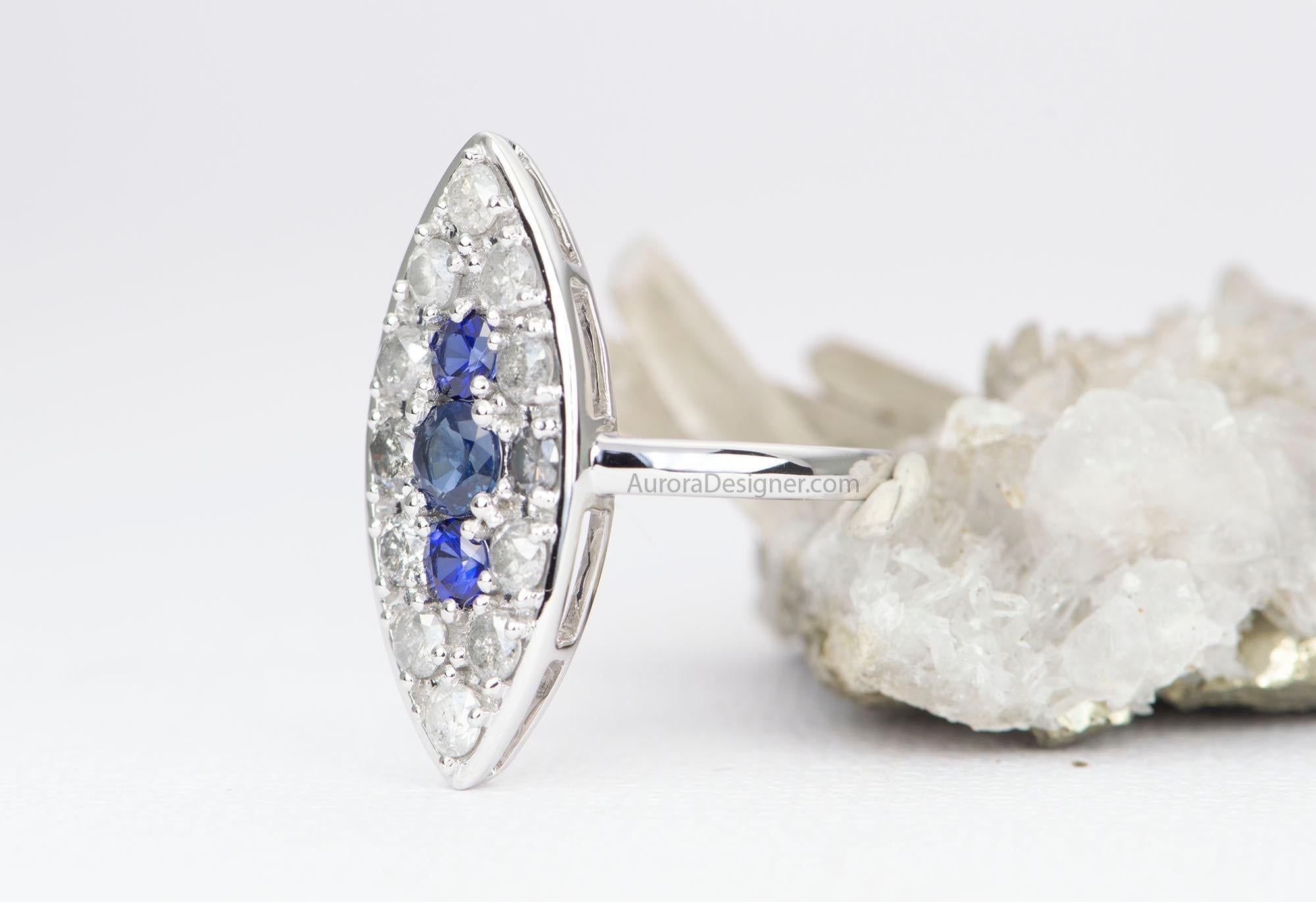Navette-Ring aus 14 Karat Weißgold mit blauem Saphir und Diamant-Halo, Vintage-inspiriert (Rundschliff) im Angebot