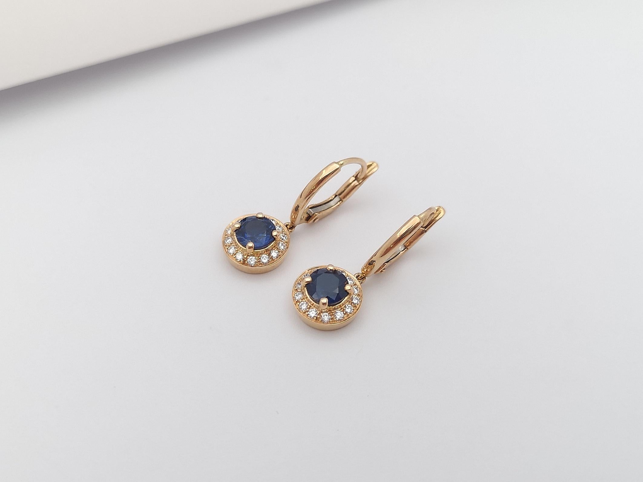 Ohrringe mit blauem blauem Saphir und Diamant-Halo aus 18 Karat Roségold (Rundschliff) im Angebot