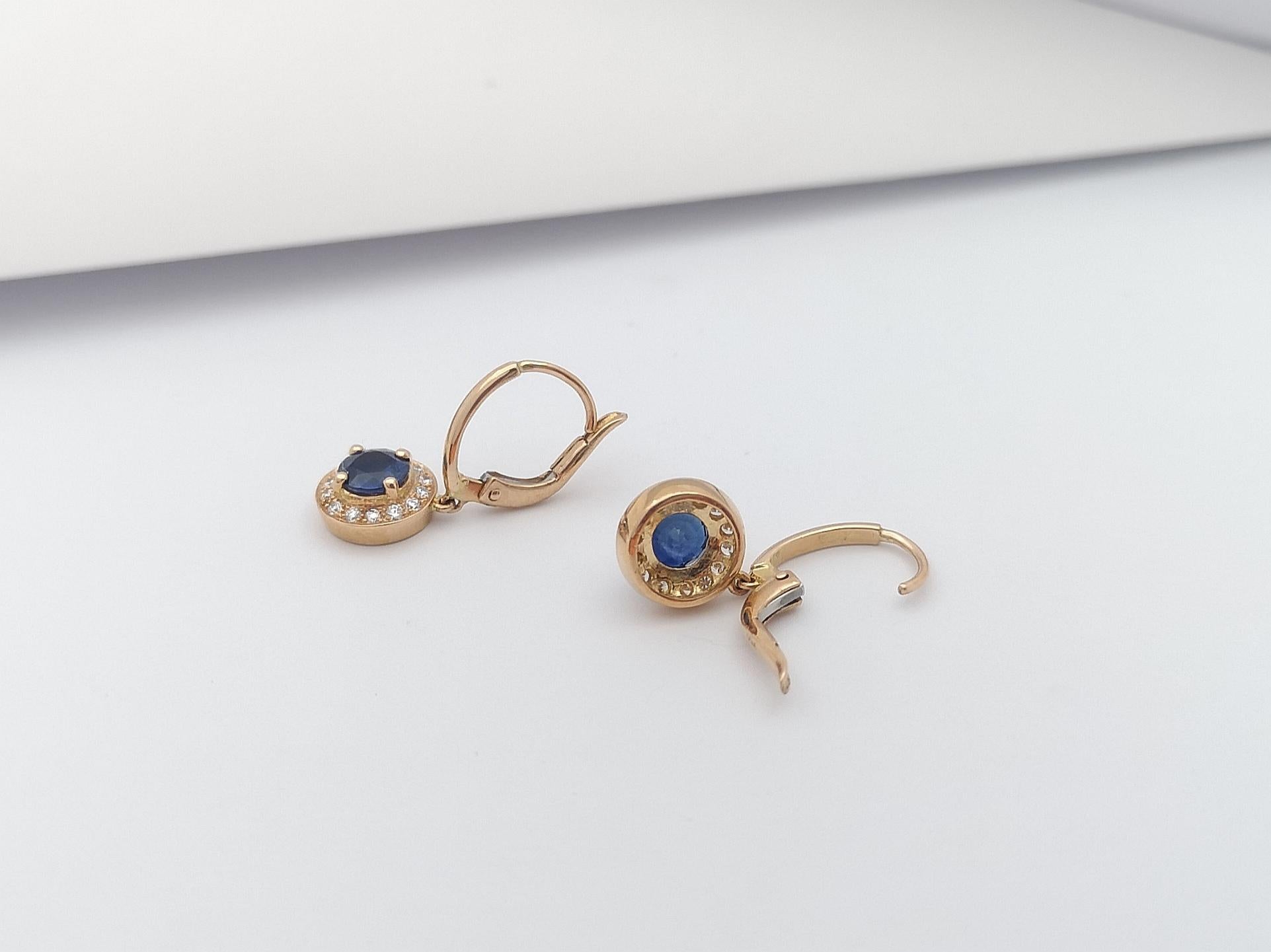 Ohrringe mit blauem blauem Saphir und Diamant-Halo aus 18 Karat Roségold im Angebot 2