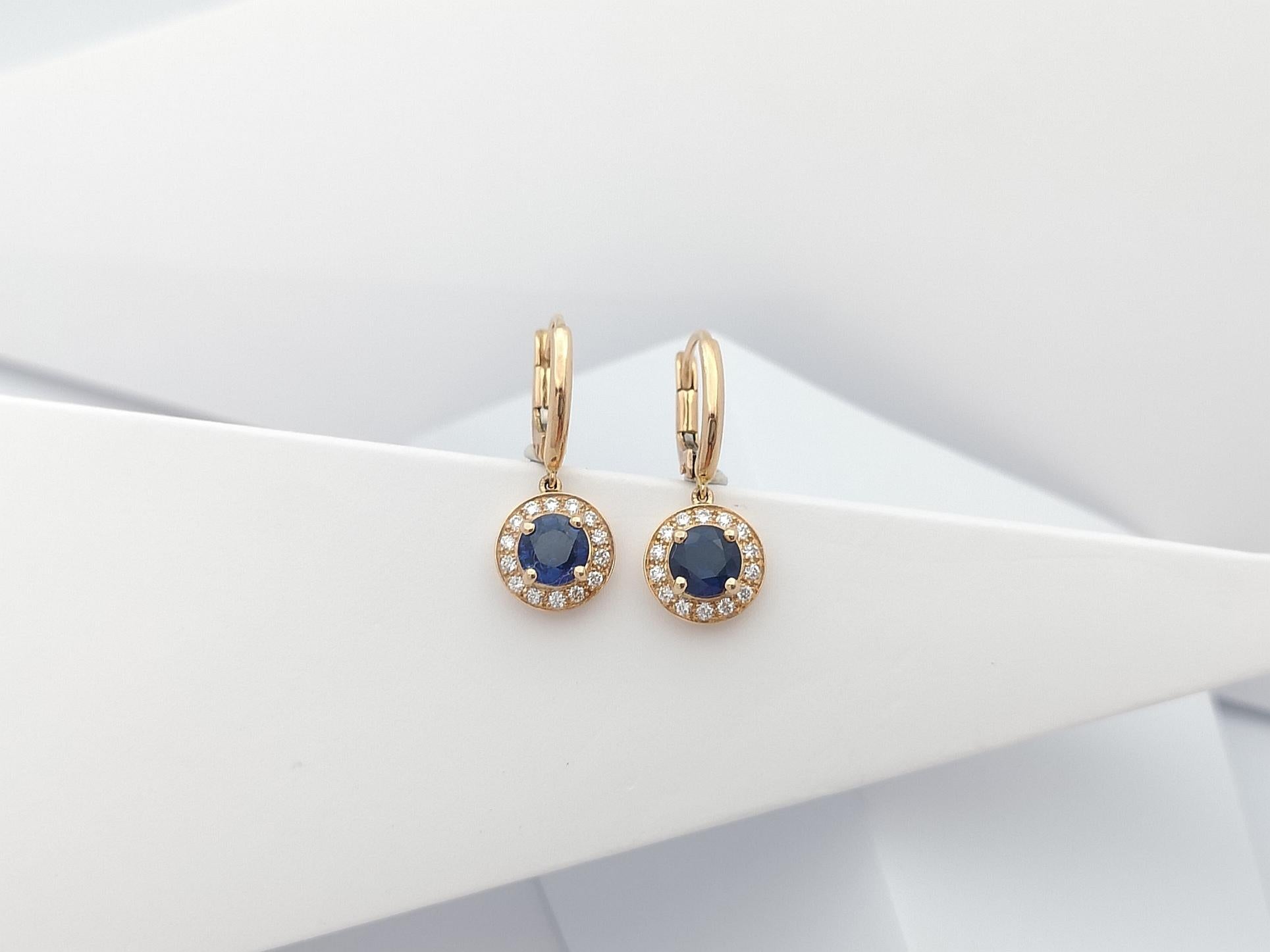 Ohrringe mit blauem blauem Saphir und Diamant-Halo aus 18 Karat Roségold im Angebot 3