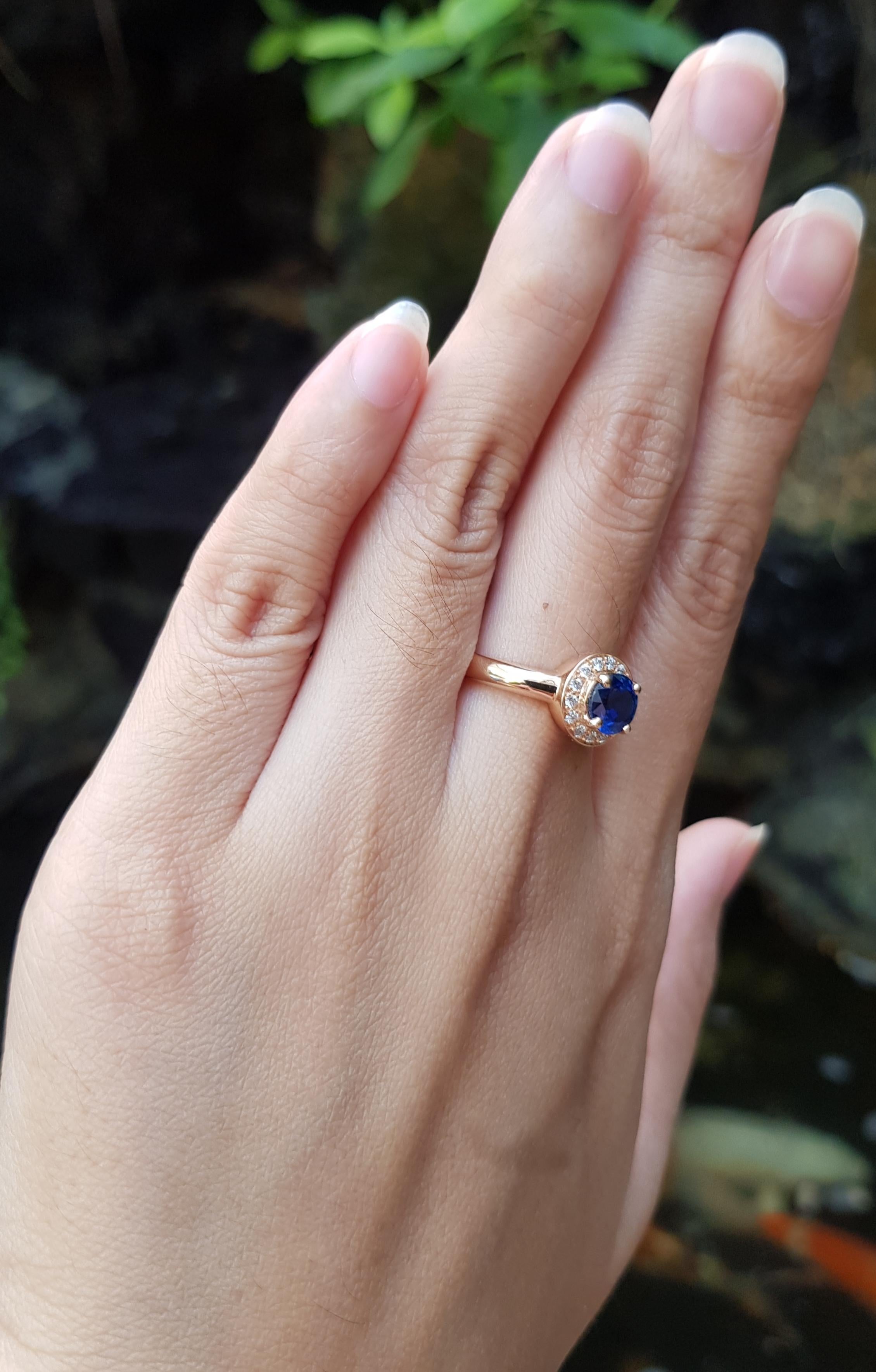 Contemporary Blue Sapphire with Diamond Halo Ring Set in 18 Karat Rose Gold Settings For Sale