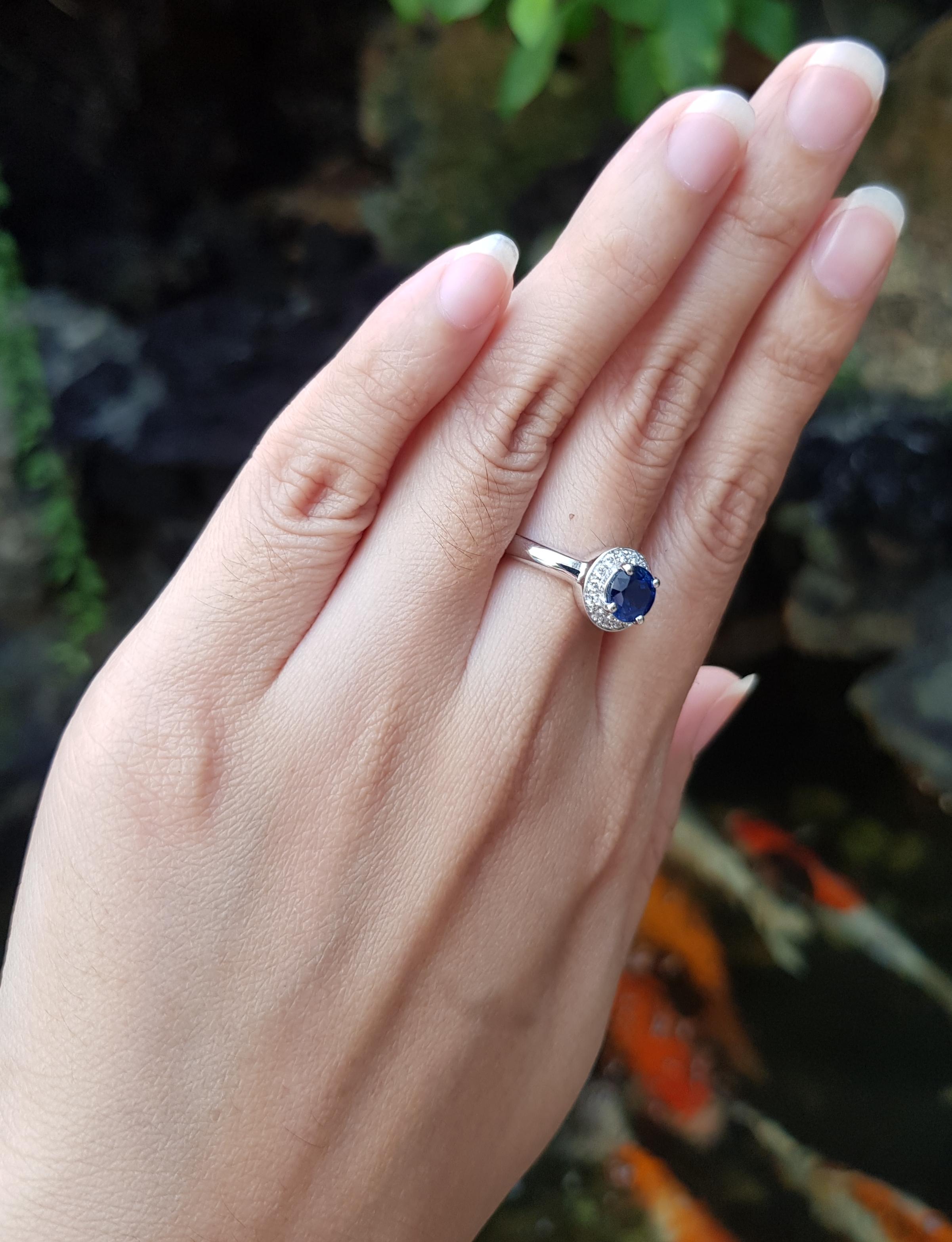 Round Cut Blue Sapphire with Diamond Halo Ring Set in 18 Karat White Gold Settings For Sale