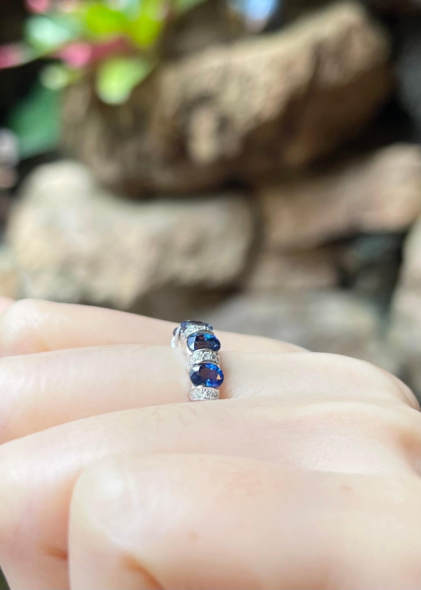 Blue Sapphire with Diamond ing set in 18K White Gold Settings For Sale 1