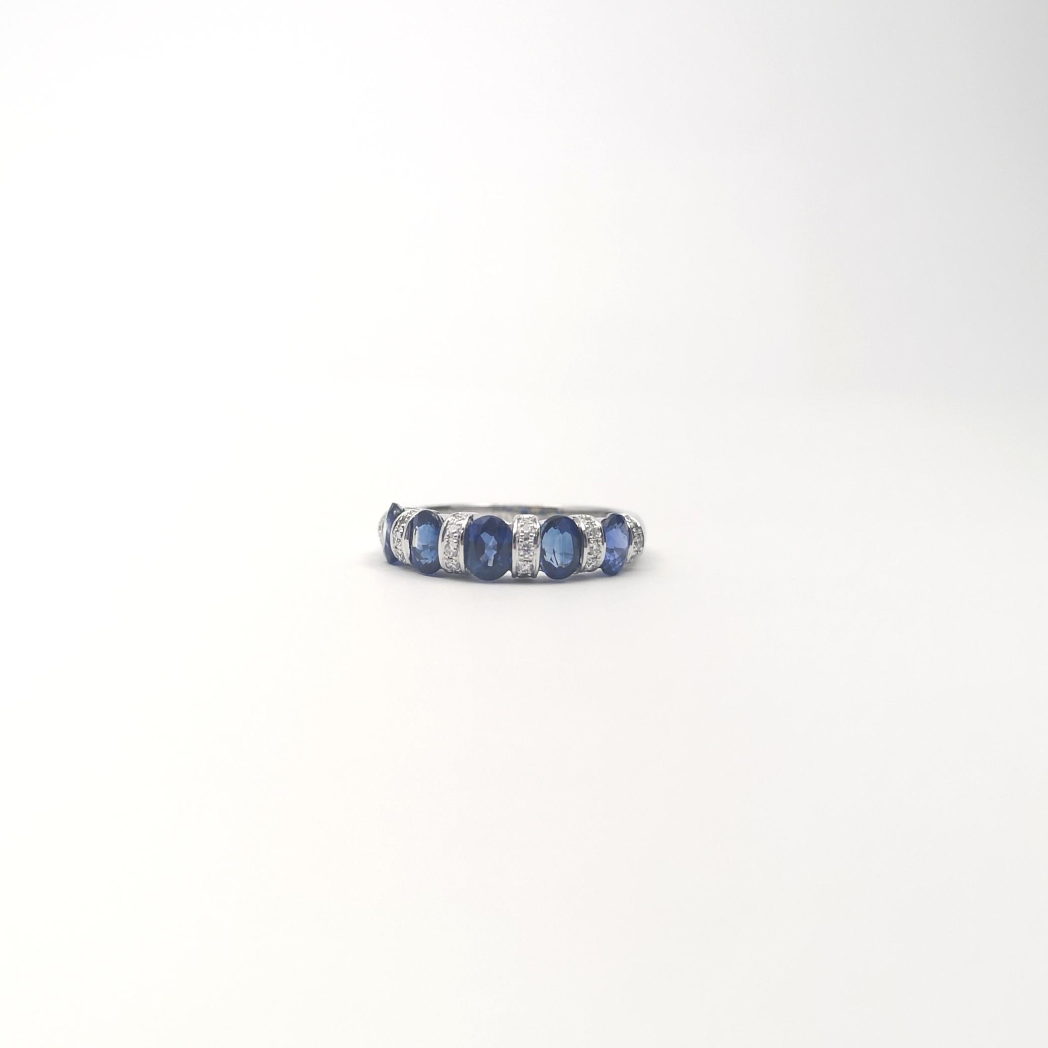 Blue Sapphire with Diamond ing set in 18K White Gold Settings For Sale 3